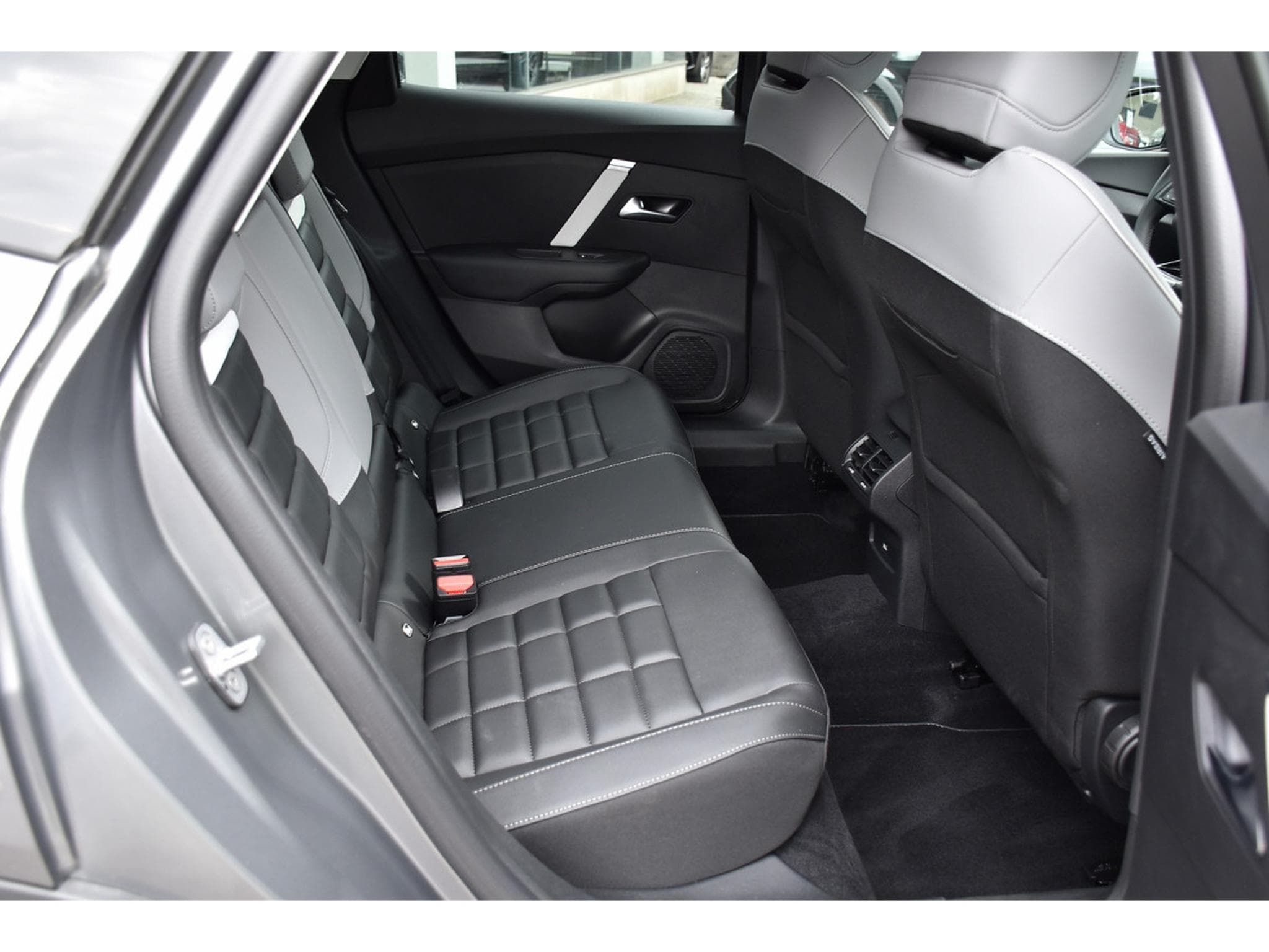 Citroën C4 X 1.2 MHEV 145 e-DCS6 Max ACC SIDE LANE GPS CAM 1° MAIN (2025) - Foto 8
