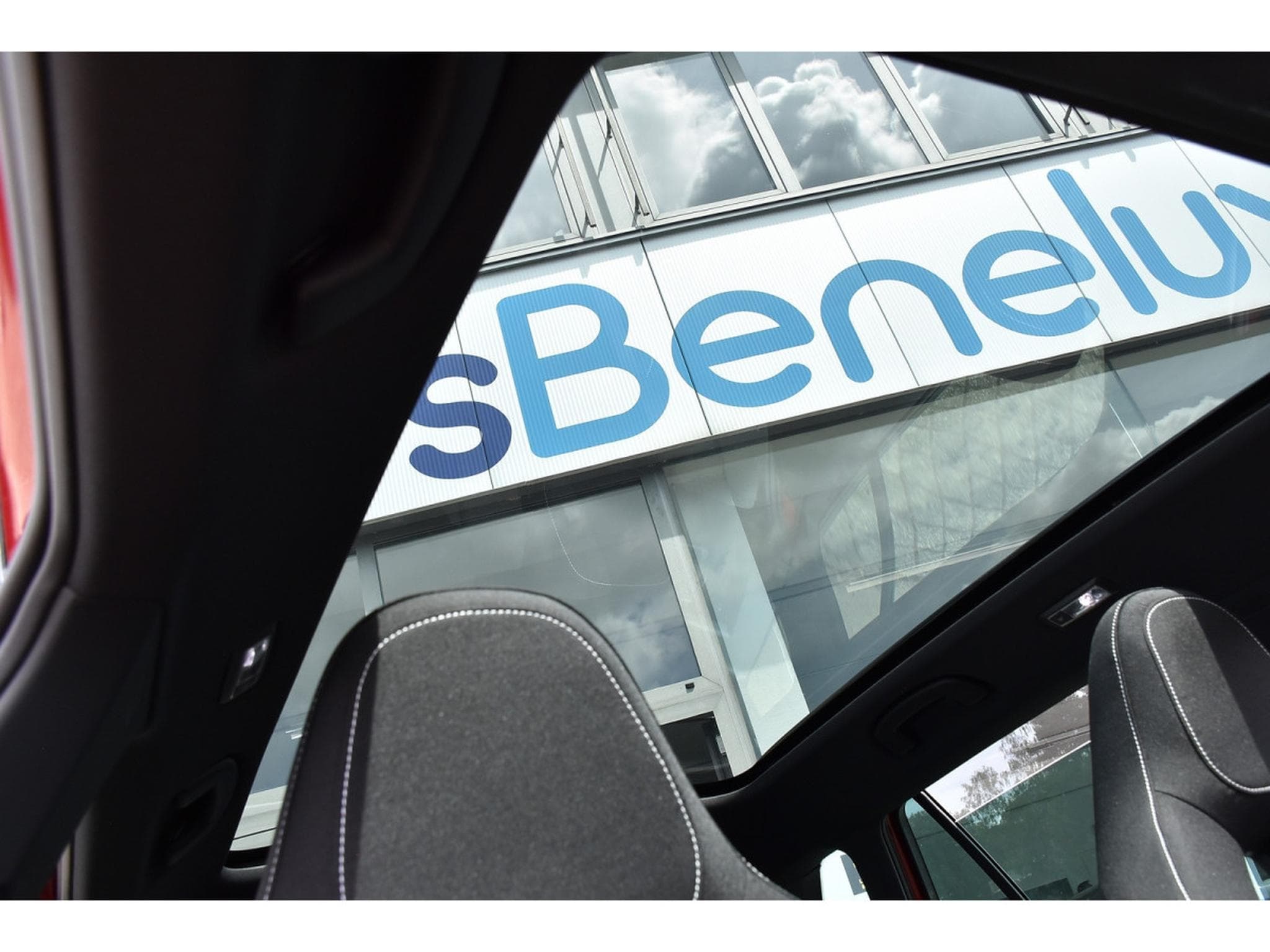 Skoda Kamiq 1.5 TSI Monte Carlo DSG PANO ACC TRAVEL SIDE KESSY NEUF (2026) - Foto 9
