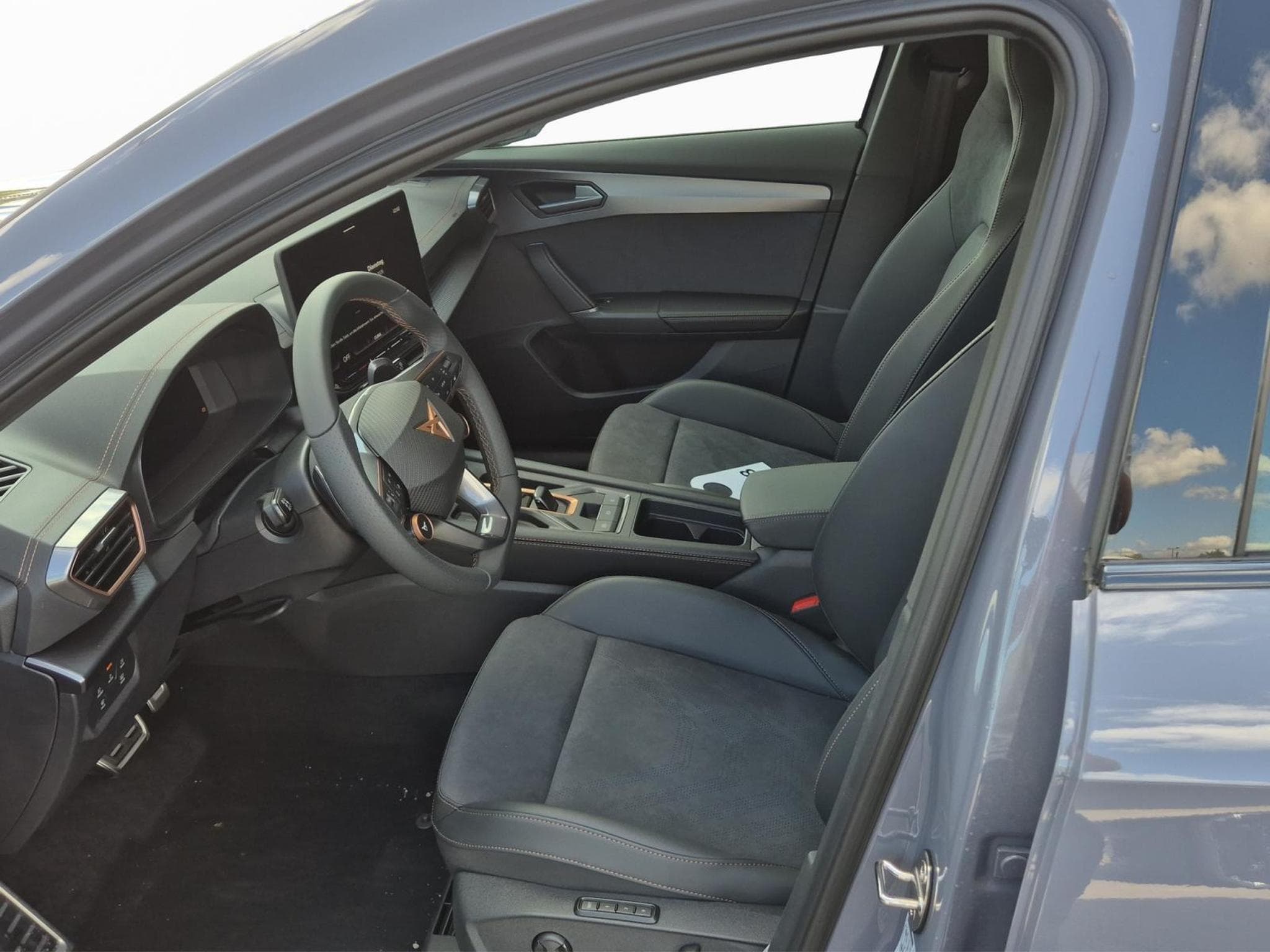 Cupra Formentor 1.5 eTSI (2026) - Photo 8