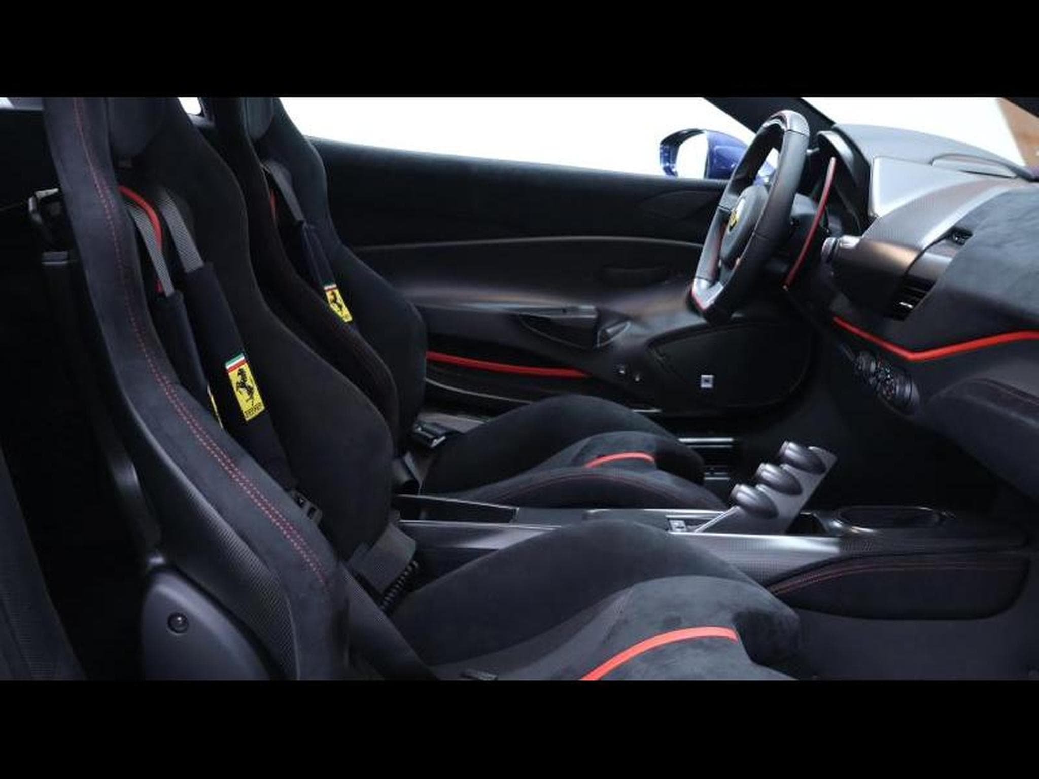 Ferrari 488 Pista Coupé *Tailor Made (2019) - Photo 16