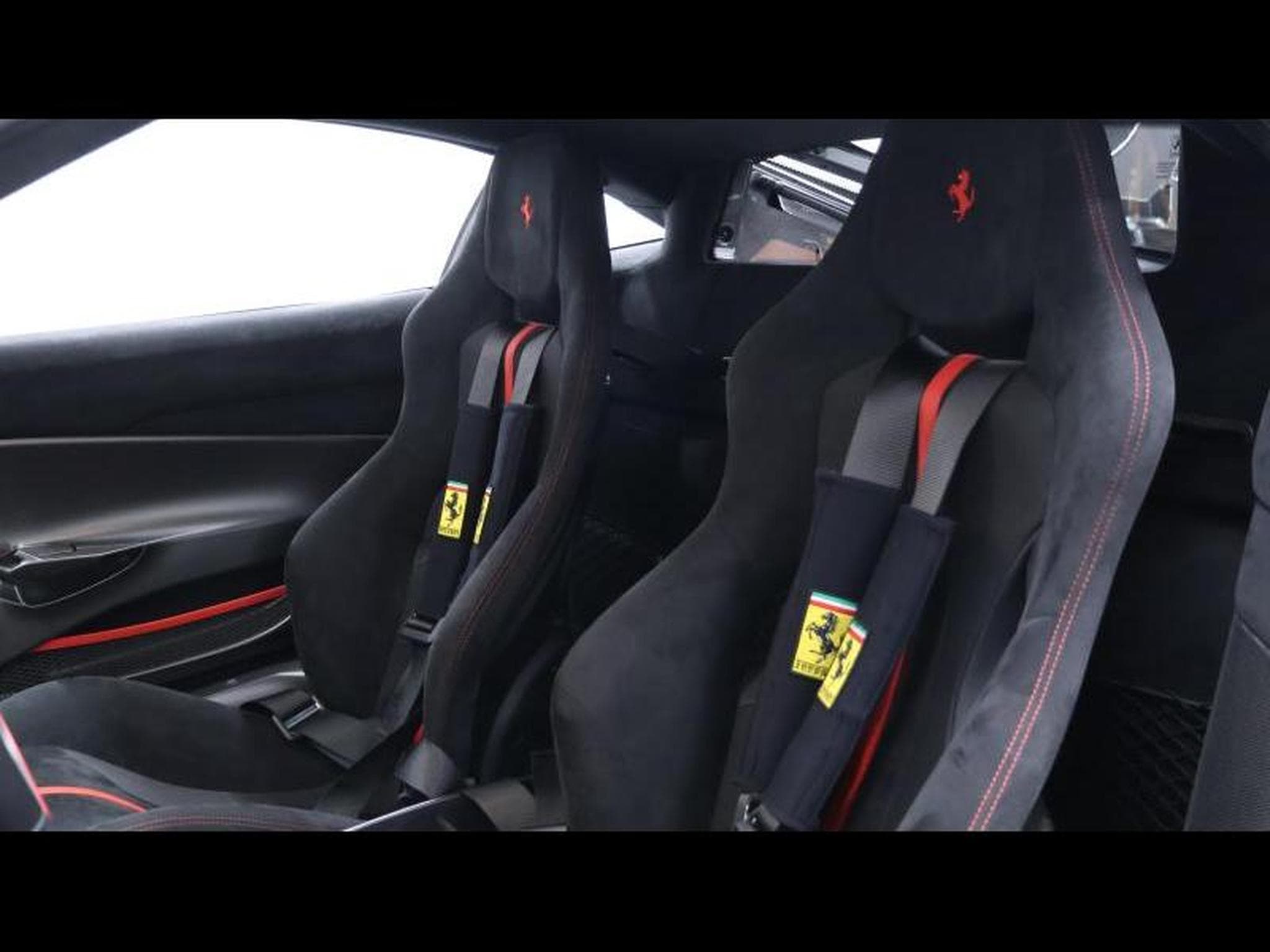 Ferrari 488 Pista Coupé *Tailor Made (2019) - Photo 19