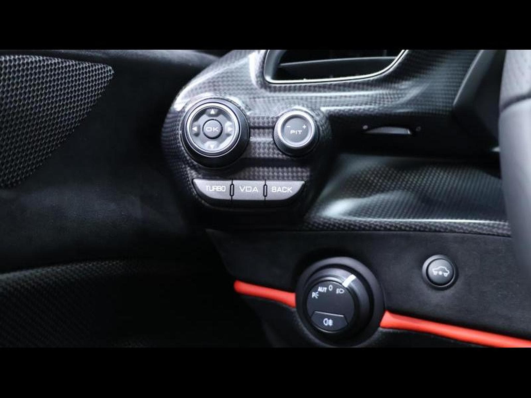Ferrari 488 Pista Coupé *Tailor Made (2019) - Photo 32