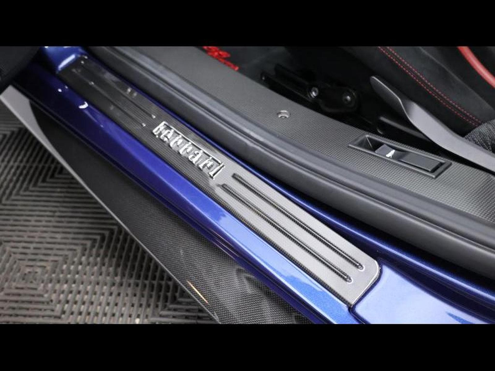 Ferrari 488 Pista Coupé *Tailor Made (2019) - Photo 37