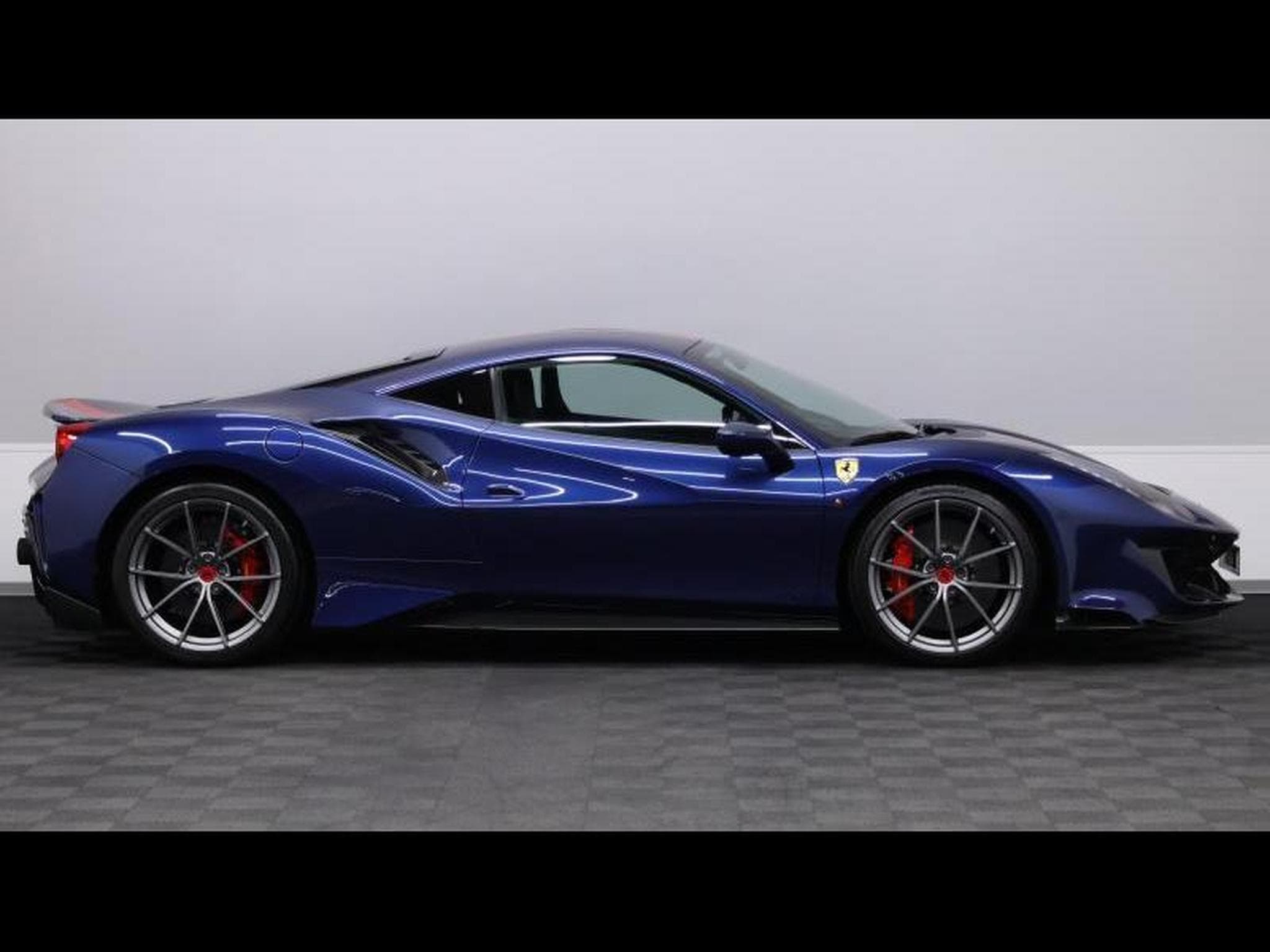 Ferrari 488 Pista Coupé *Tailor Made (2019) - Photo 4