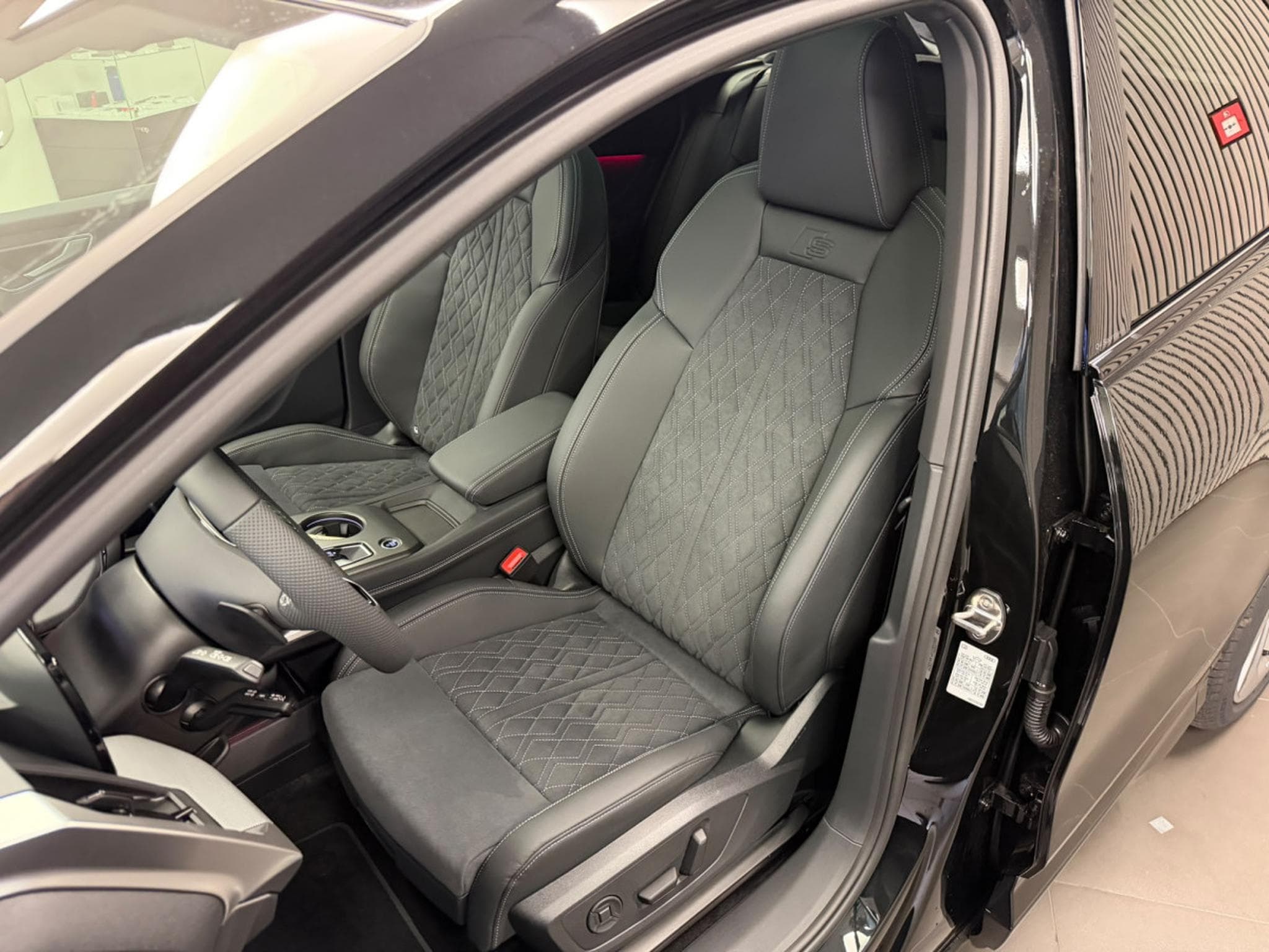 Audi Q4 e-tron SUV S line Performance 286 CH / 210 kW (2026) - Foto 2