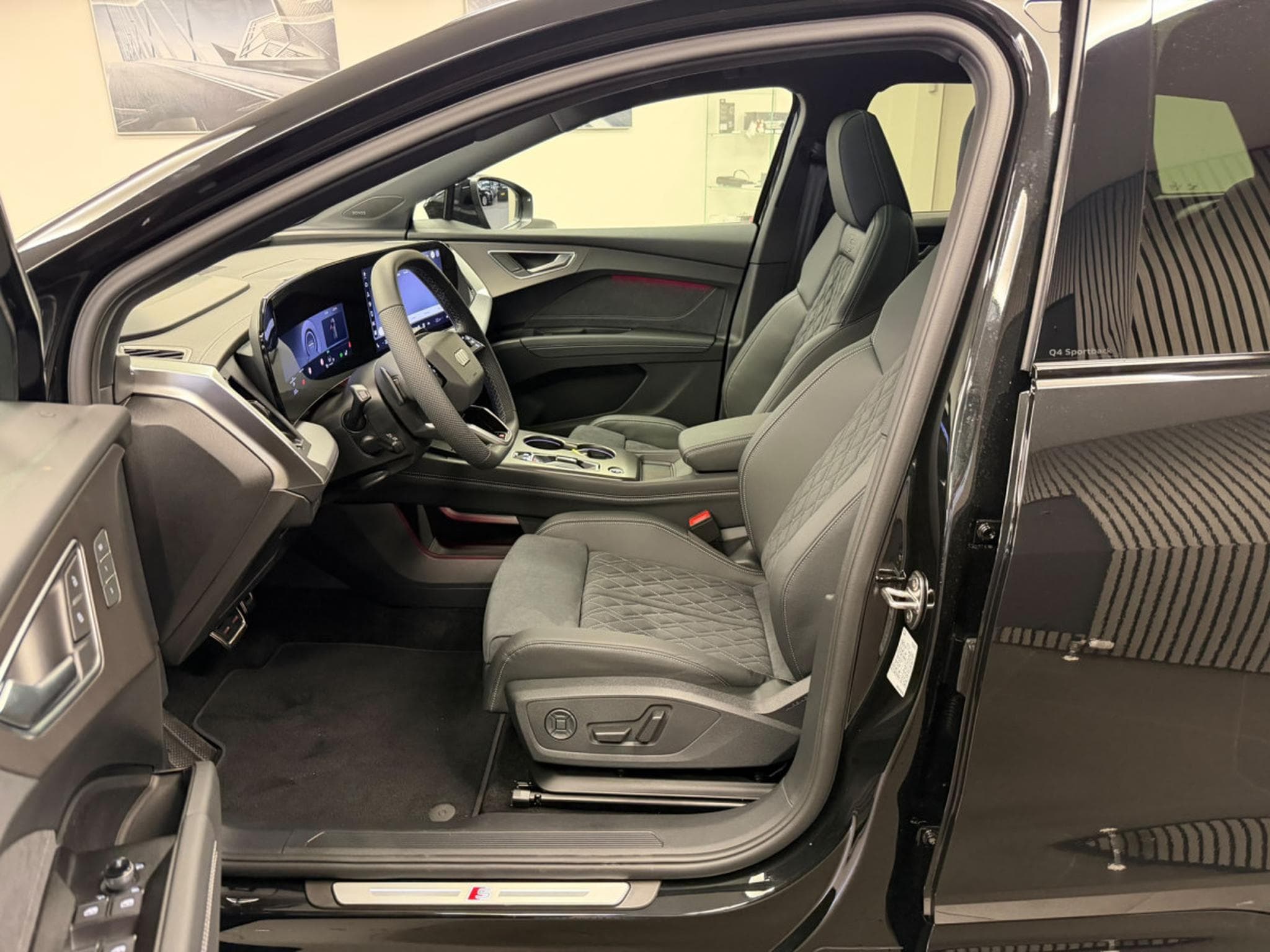 Audi Q4 e-tron SUV S line Performance 286 CH / 210 kW (2026) - Foto 3
