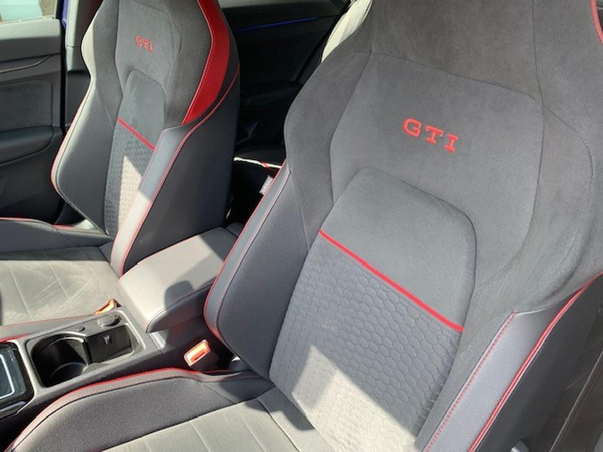VW Golf GTI CLUBSPORT 2.0TSI 300CV DSG7 (2024) - Photo 2