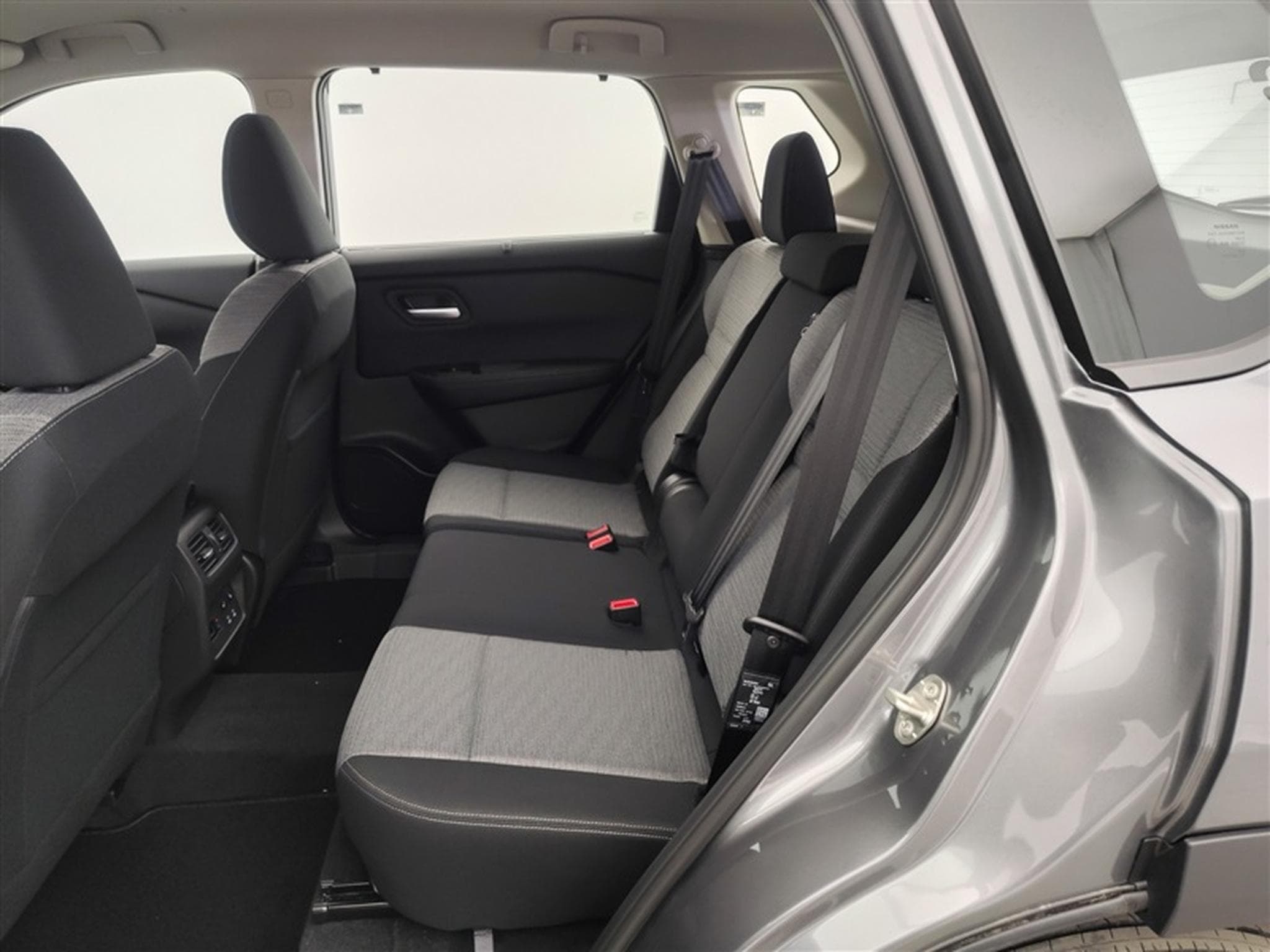 Nissan X-Trail 1.5 DIG-T 2WD X-Tronic Acenta 7pl. CARPLAY / FULL LED / CAM (2026) - Photo 14