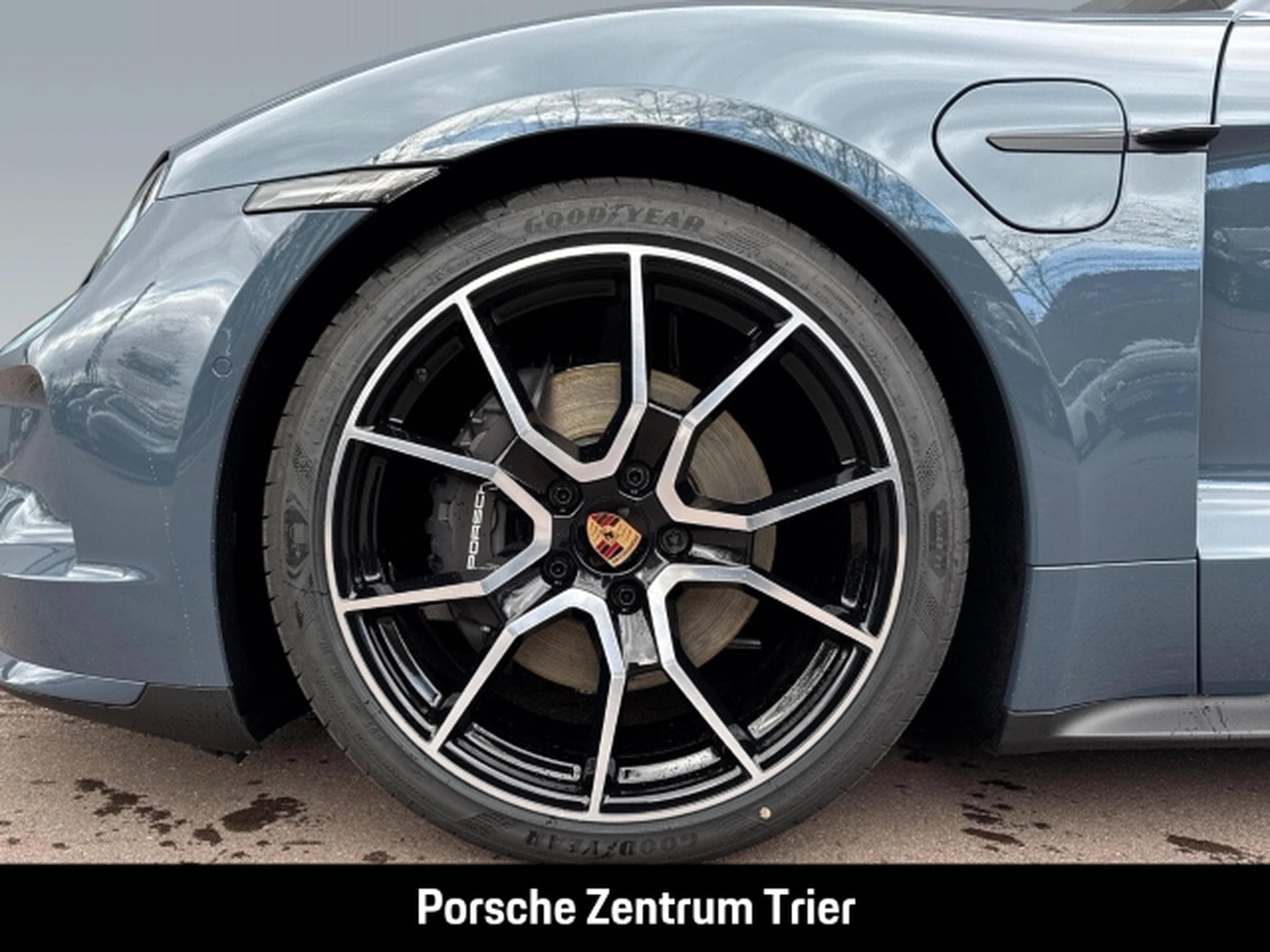 Porsche Taycan Black Edition HA-Lenkung InnoDrive (2026) - Photo 8