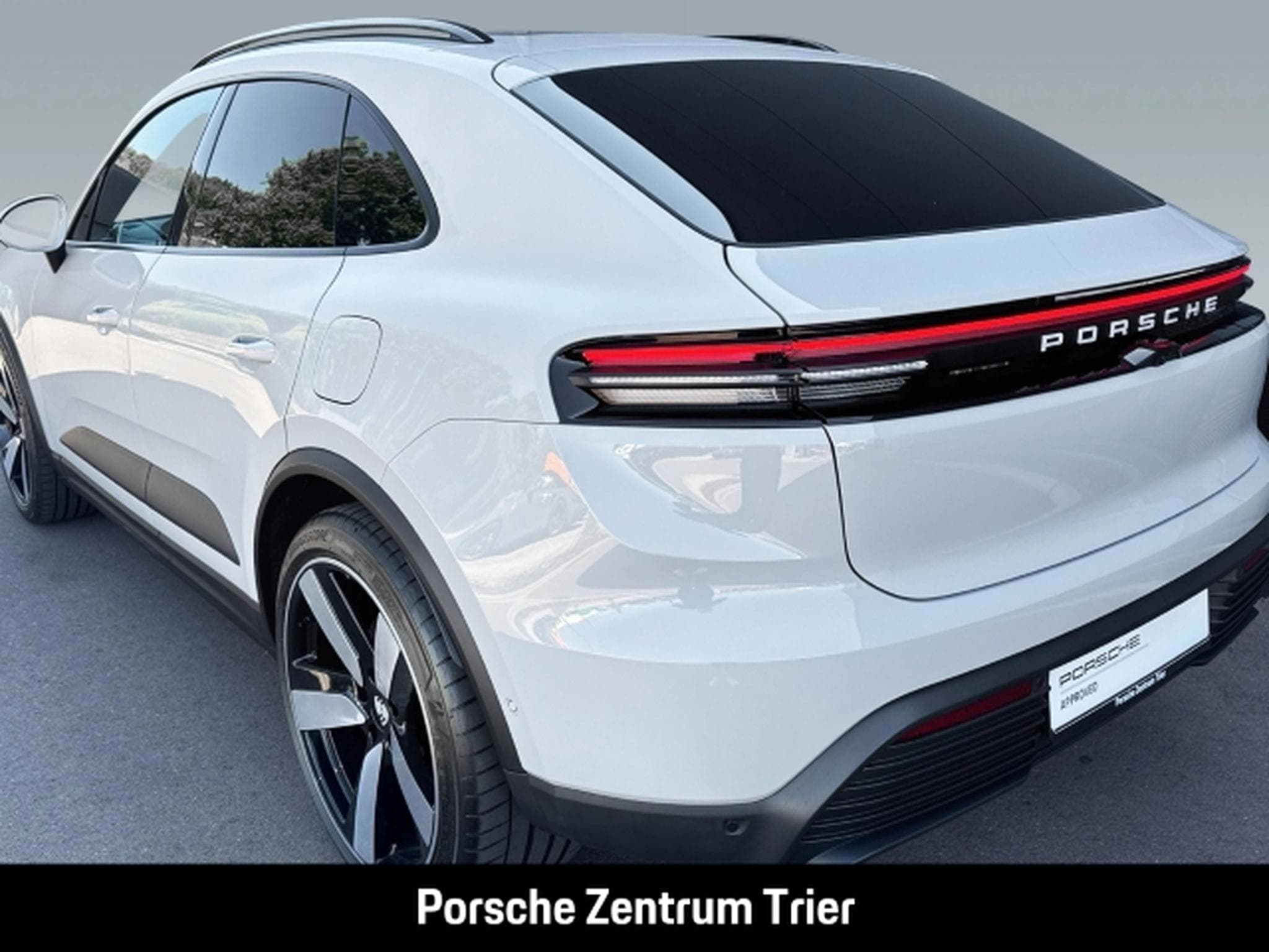 Porsche Macan 4 (2026) - Photo 10