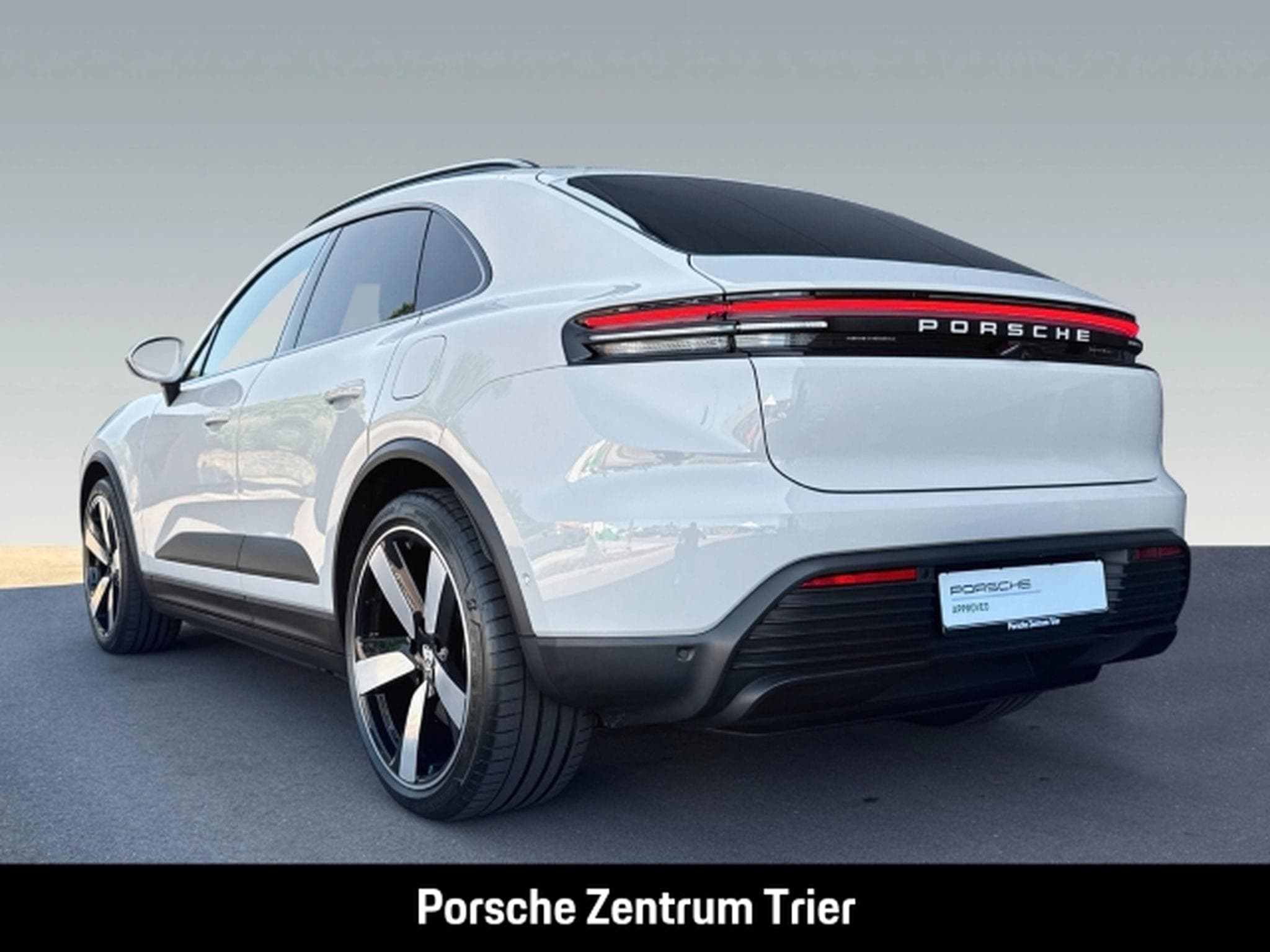 Porsche Macan 4 (2026) - Photo 3