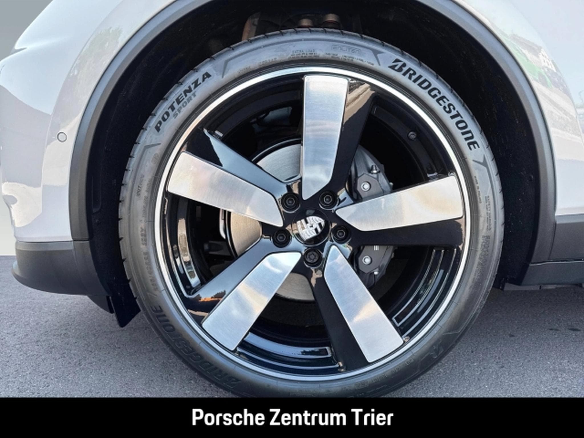 Porsche Macan 4 (2026) - Photo 8