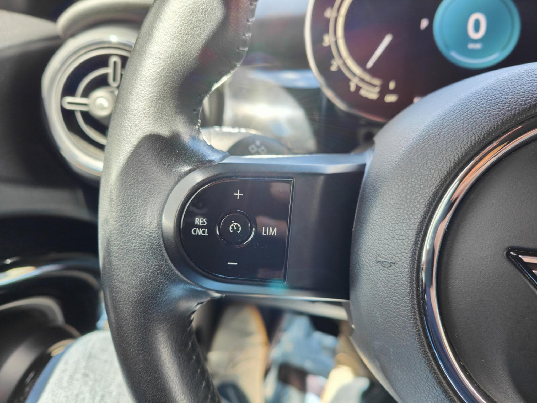 Mini Cooper 1.5i BOITE AUTO CARPLAY GPS BLUETOOTH PHARES LED (2022) - Photo 21