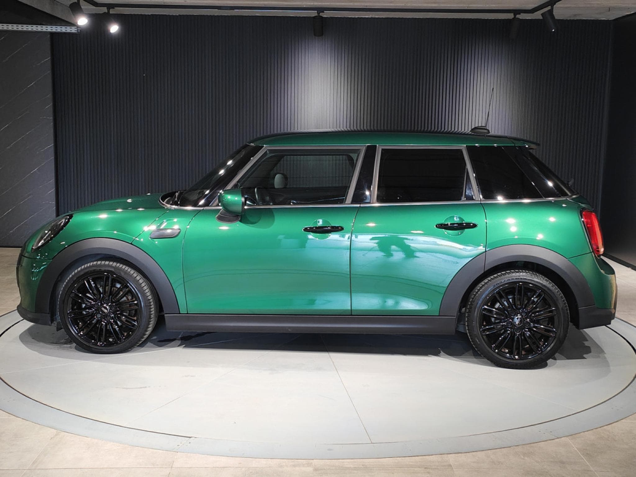 Mini Cooper 1.5i BOITE AUTO CARPLAY GPS BLUETOOTH PHARES LED (2022) - Photo 5