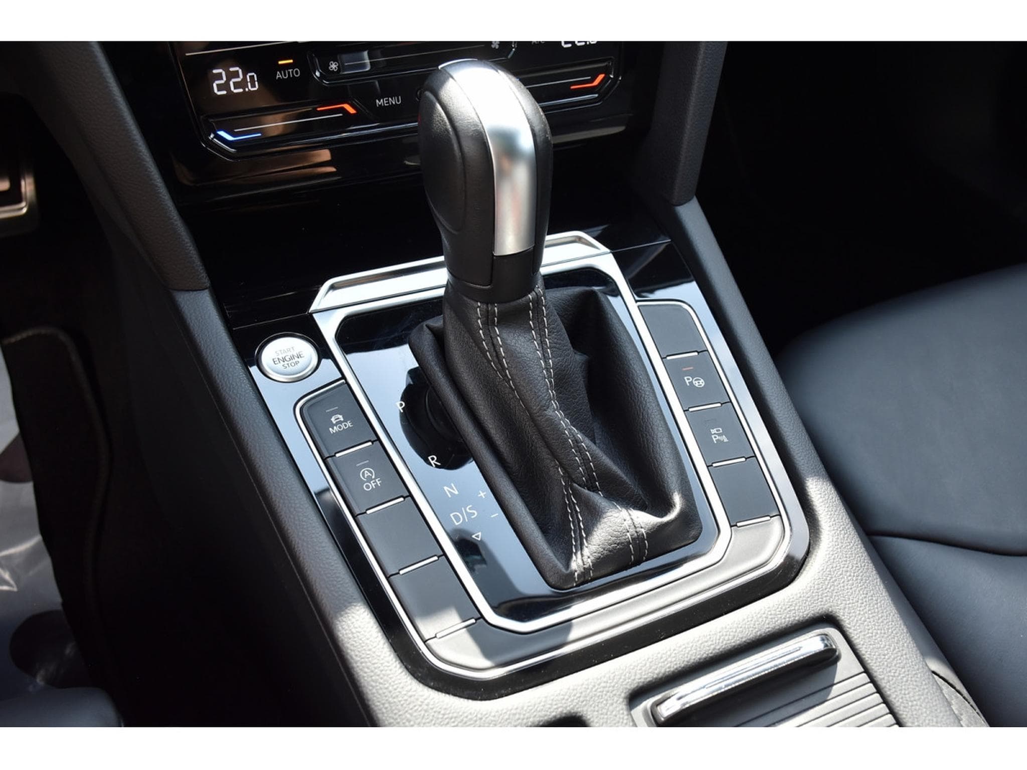 VW Arteon Shooting Brake 2.0 TDI 4Motion R-Line DSG CHFF ADD PANO 360° (2021) - Photo 18