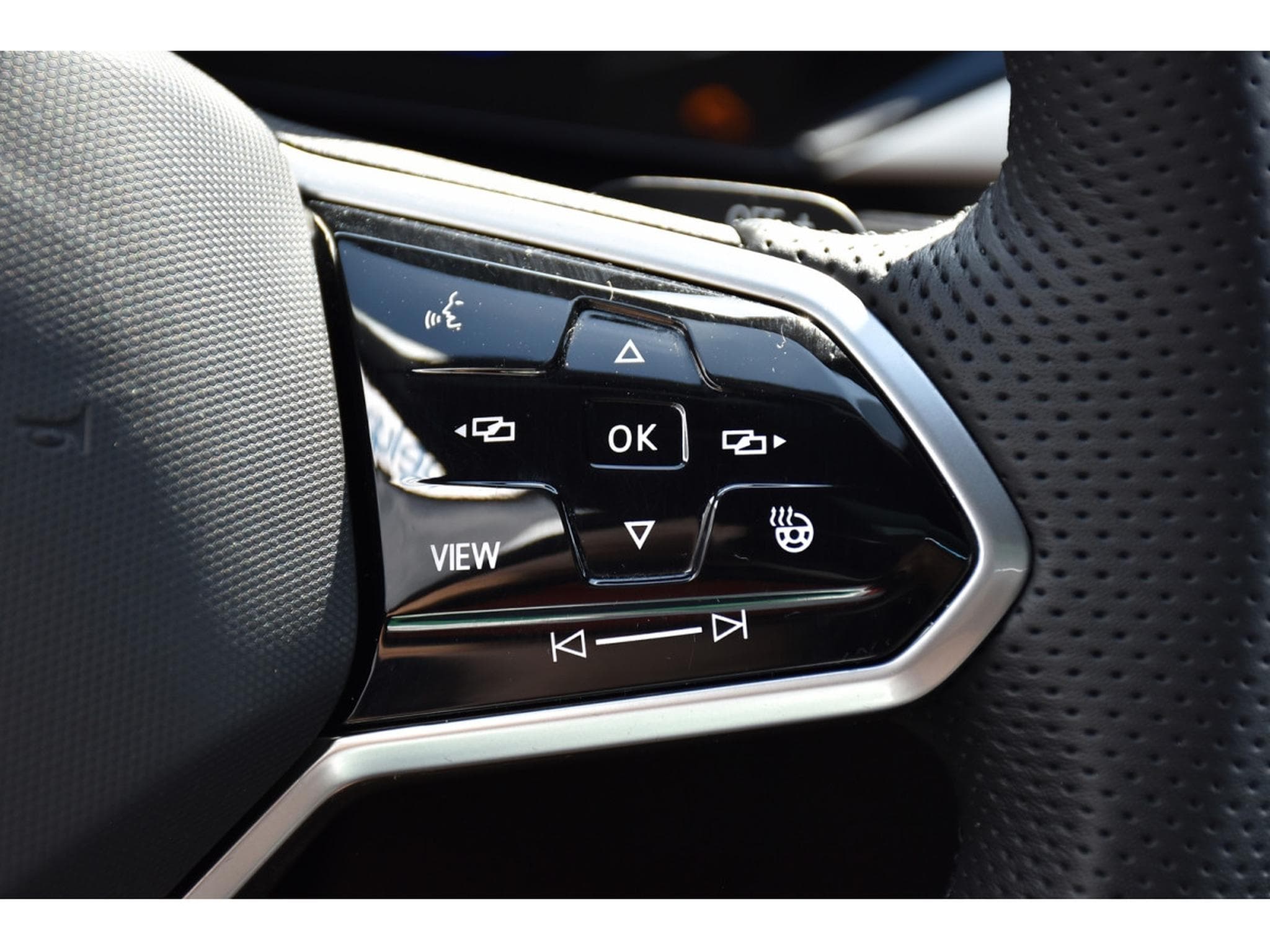VW Arteon Shooting Brake 2.0 TDI 4Motion R-Line DSG CHFF ADD PANO 360° (2021) - Photo 21