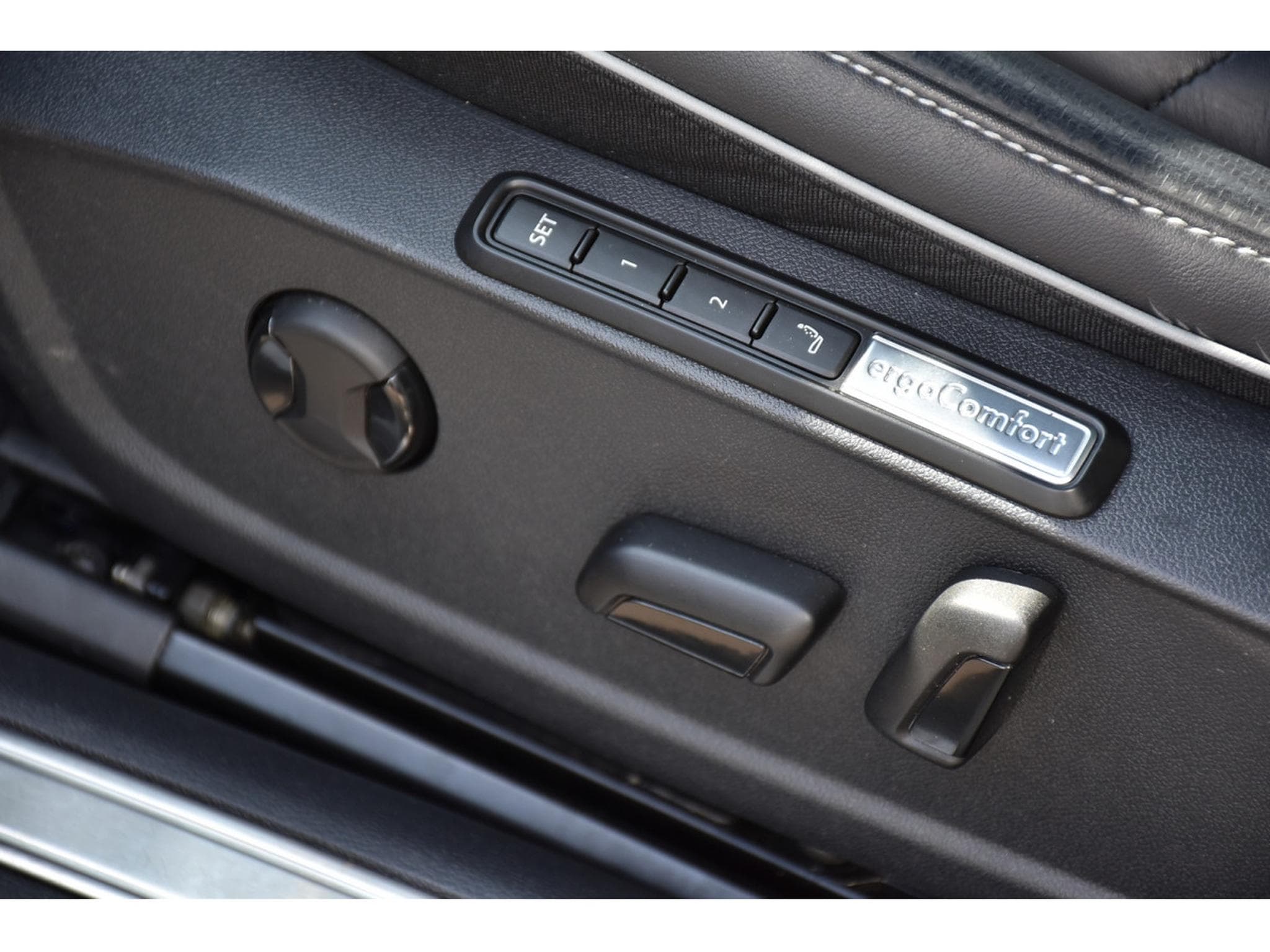 VW Arteon Shooting Brake 2.0 TDI 4Motion R-Line DSG CHFF ADD PANO 360° (2021) - Photo 24