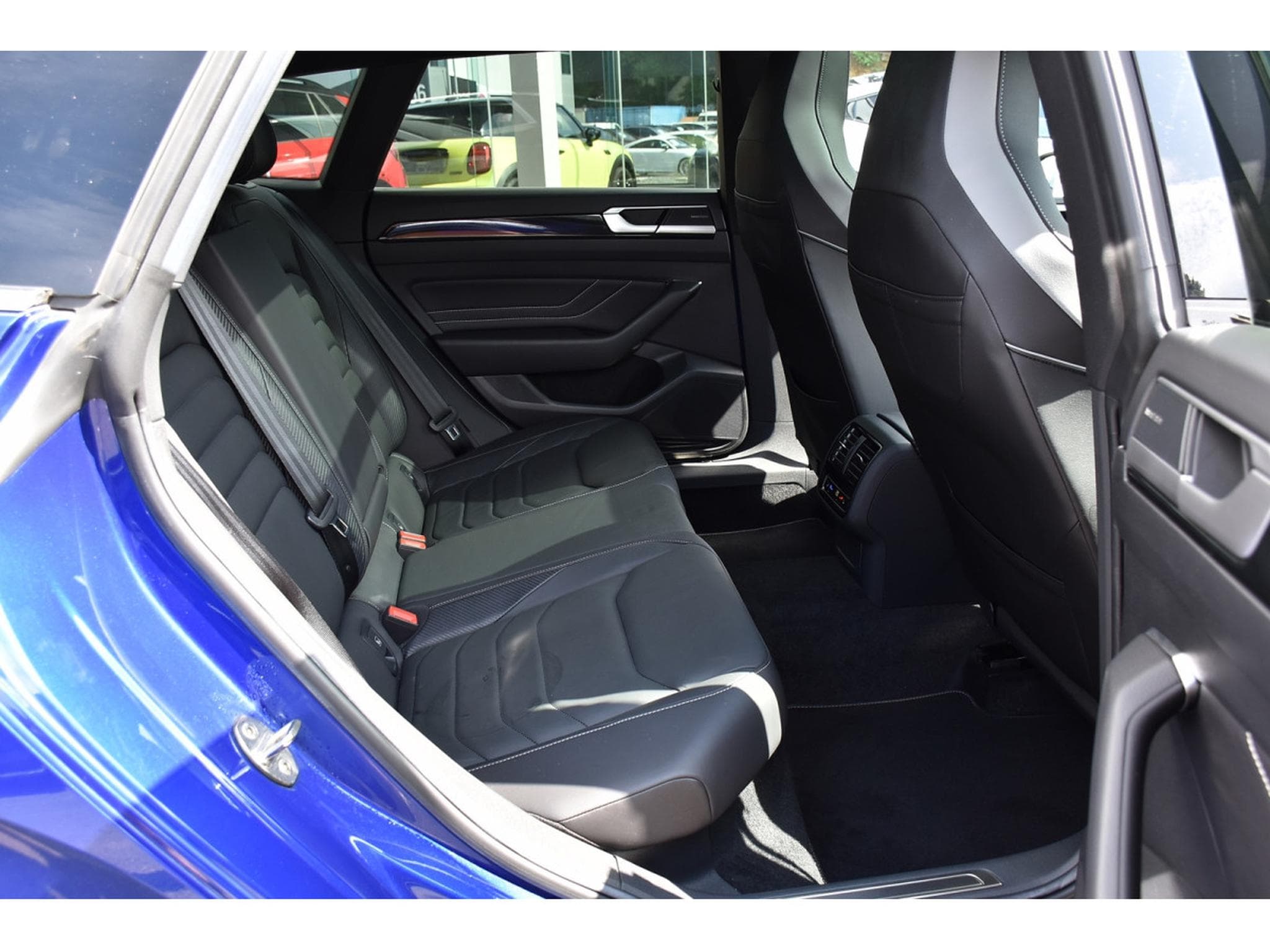 VW Arteon Shooting Brake 2.0 TDI 4Motion R-Line DSG CHFF ADD PANO 360° (2021) - Photo 8