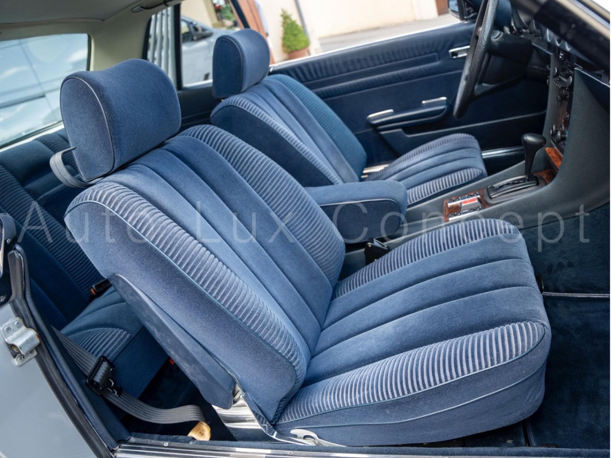 Mercedes 500 SLC (1982) - Photo 27