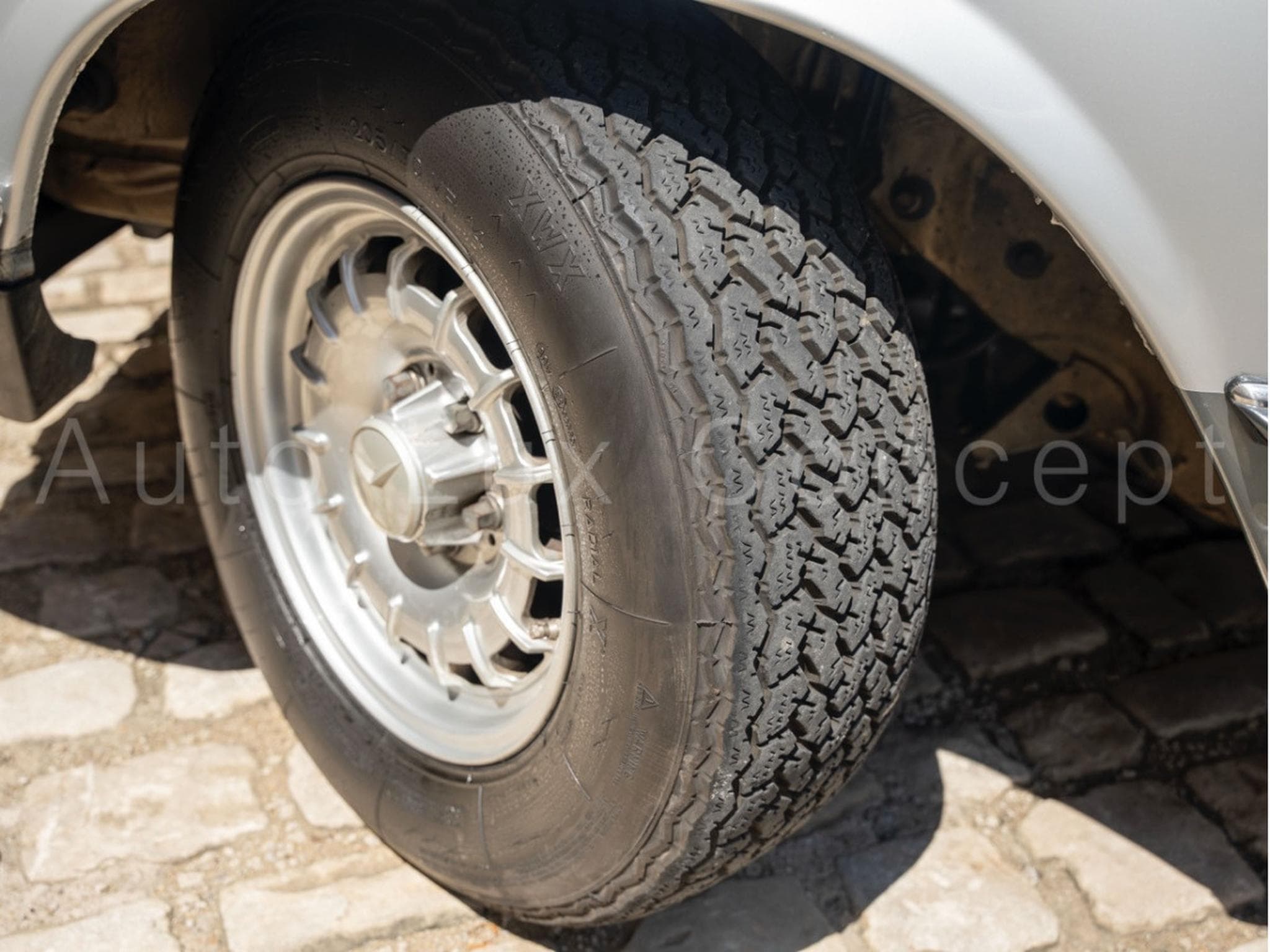 Mercedes 500 SLC (1982) - Photo 30