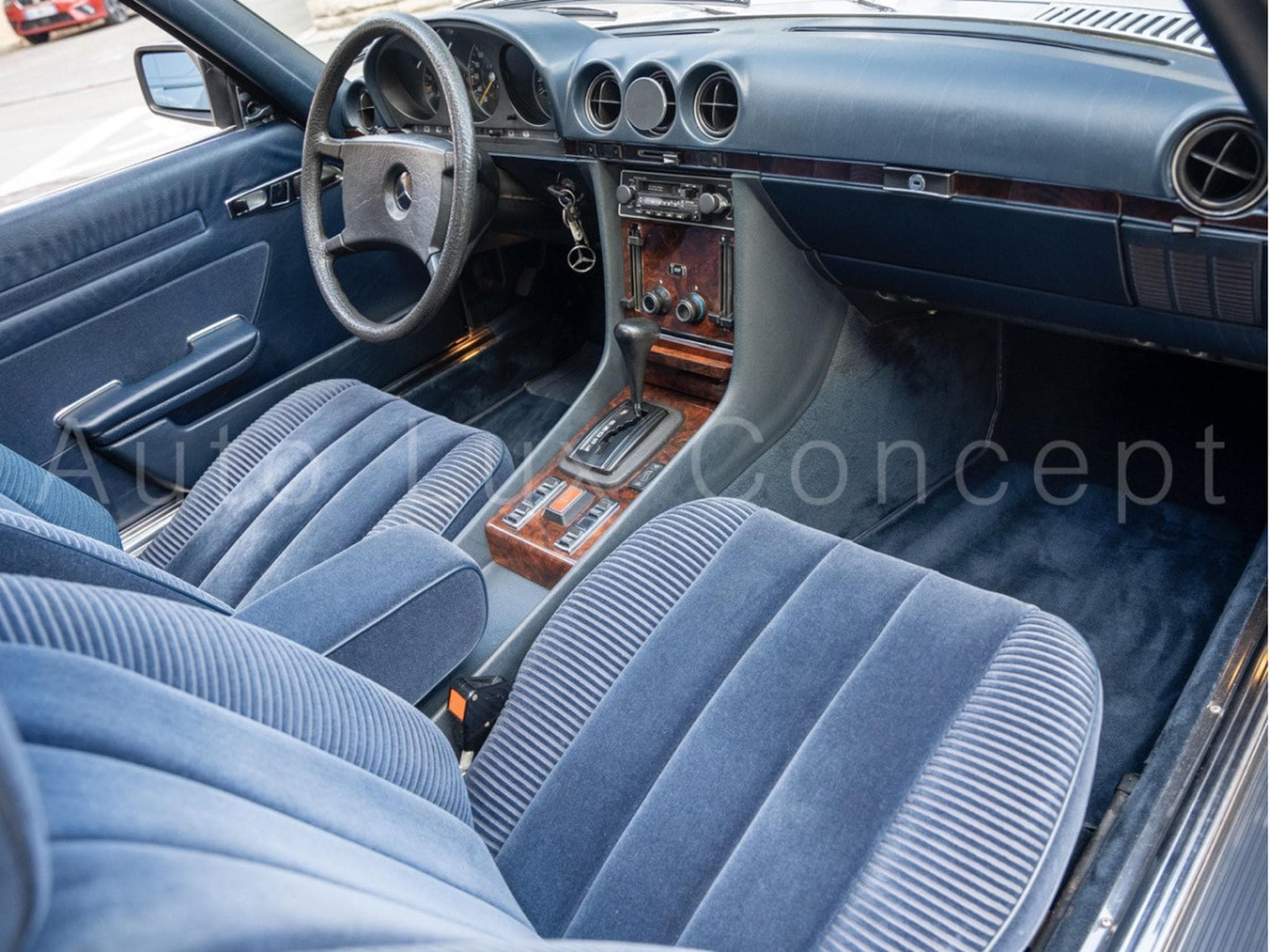 Mercedes 500 SLC (1982) - Photo 6