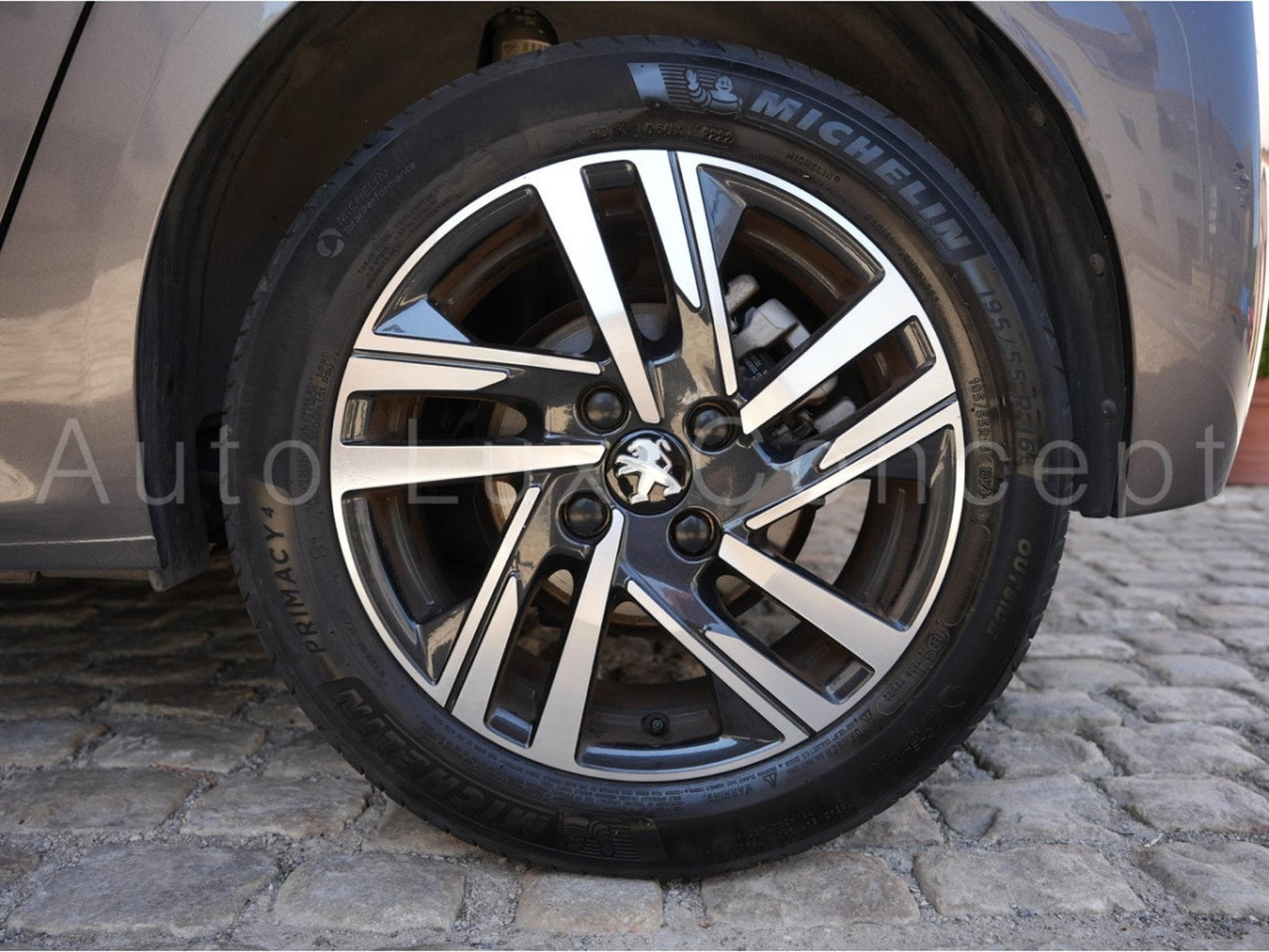 Peugeot 208 1.2 PureTech 100 S&S Allure Pack (2022) - Photo 15