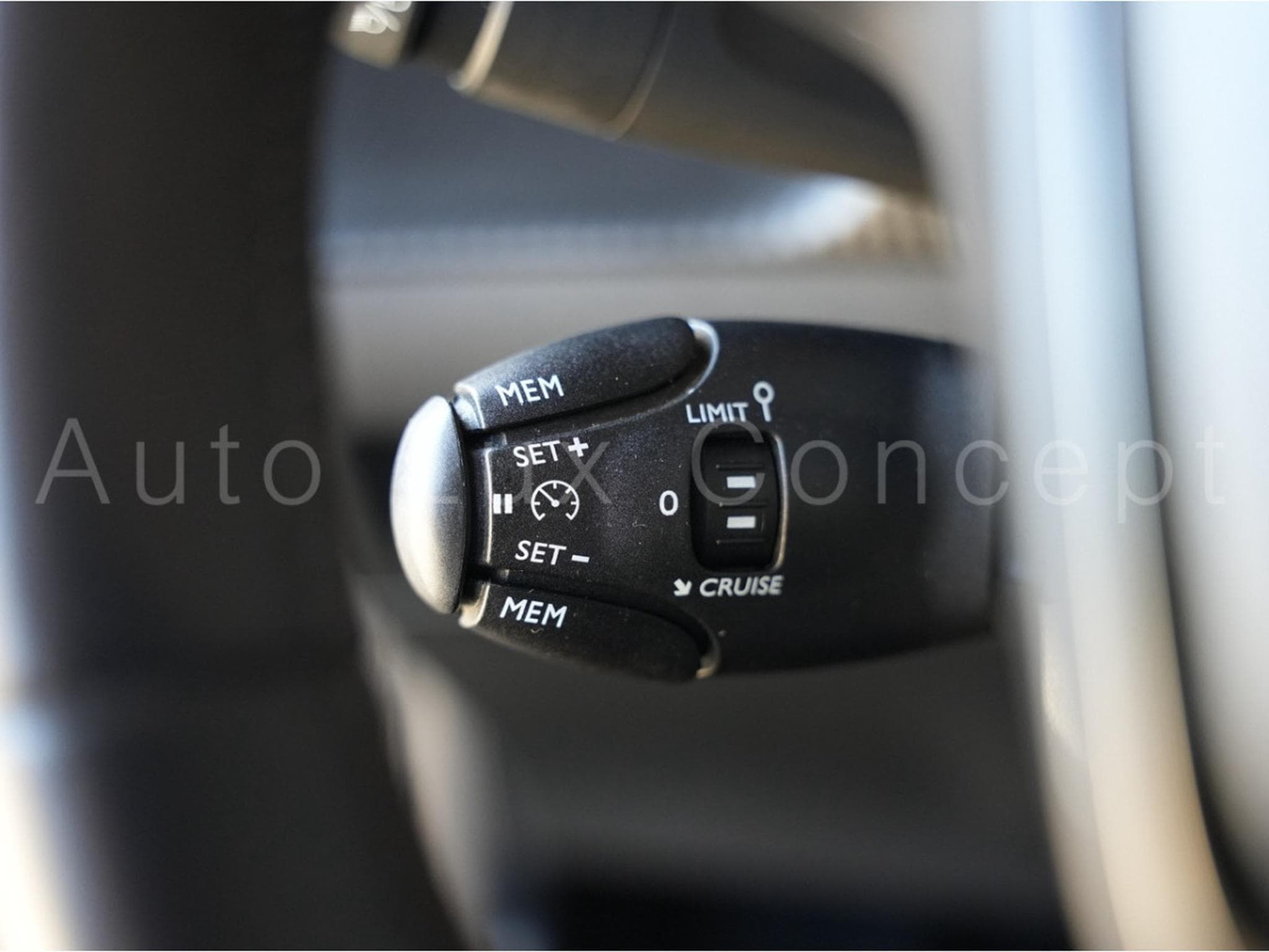 Peugeot 208 1.2 PureTech 100 S&S Allure Pack (2022) - Photo 17