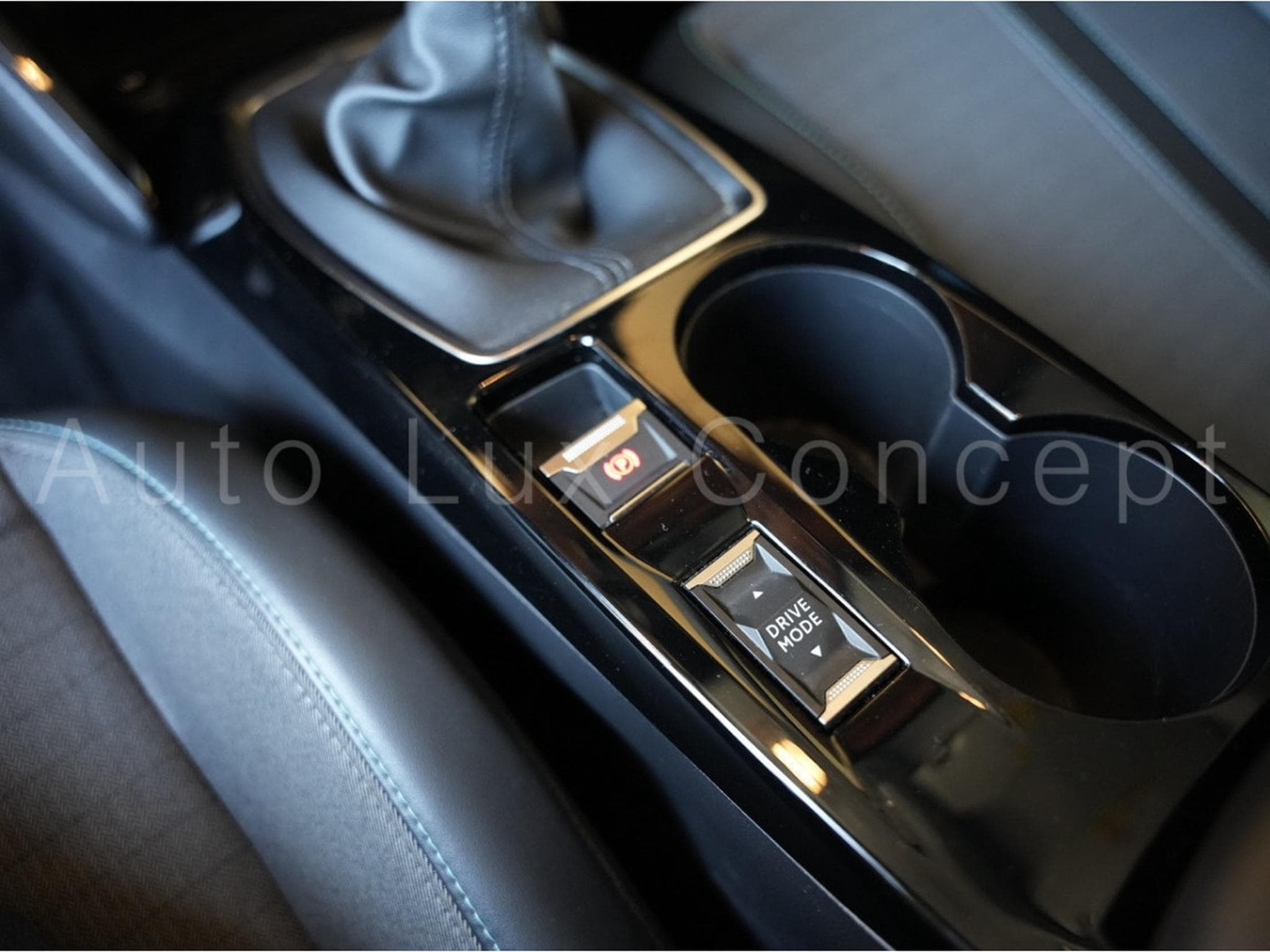 Peugeot 208 1.2 PureTech 100 S&S Allure Pack (2022) - Photo 24