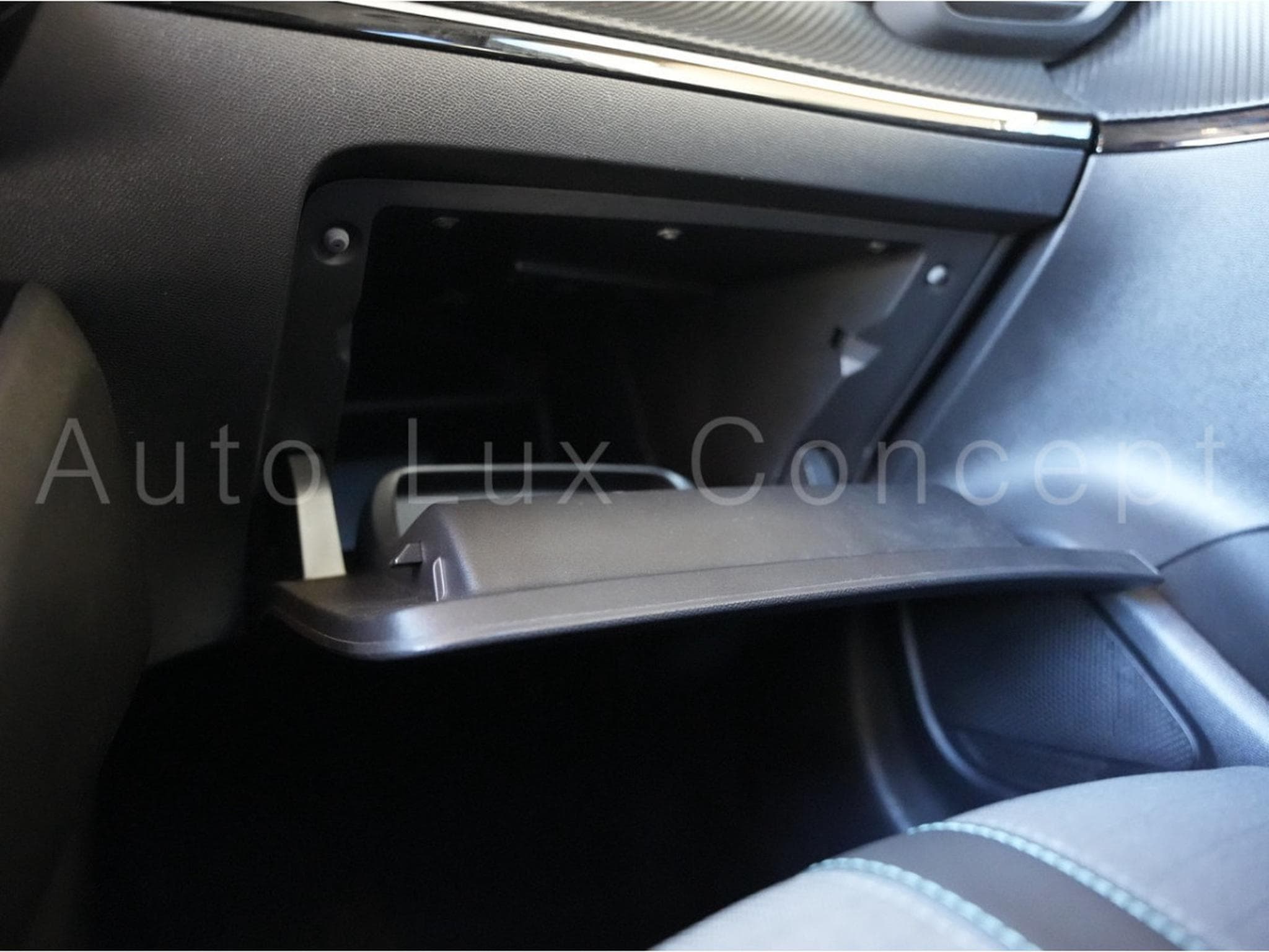 Peugeot 208 1.2 PureTech 100 S&S Allure Pack (2022) - Photo 29