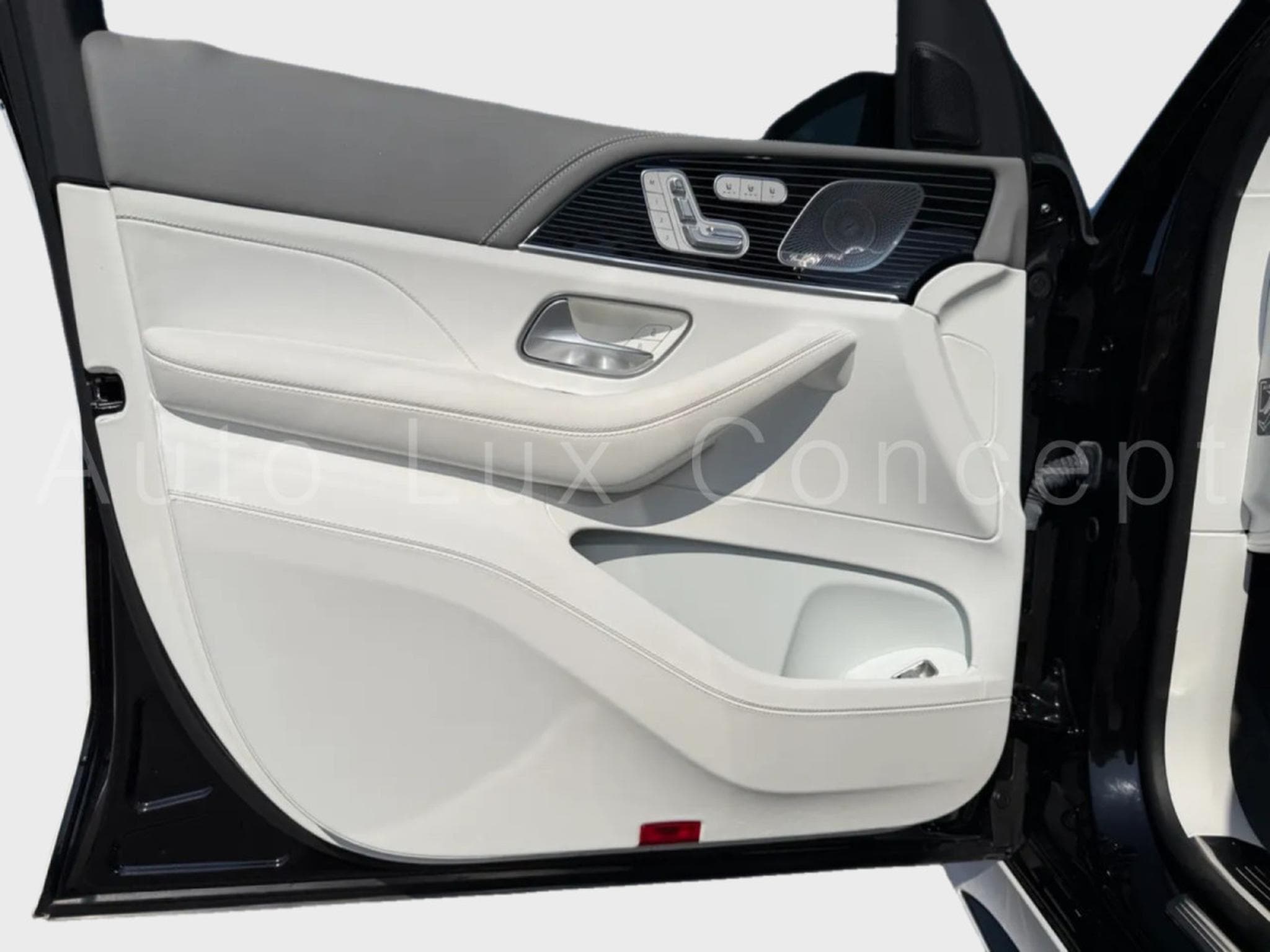 Mercedes GLS 600 Maybach 4MATIC Night Series (2024) - Photo 19