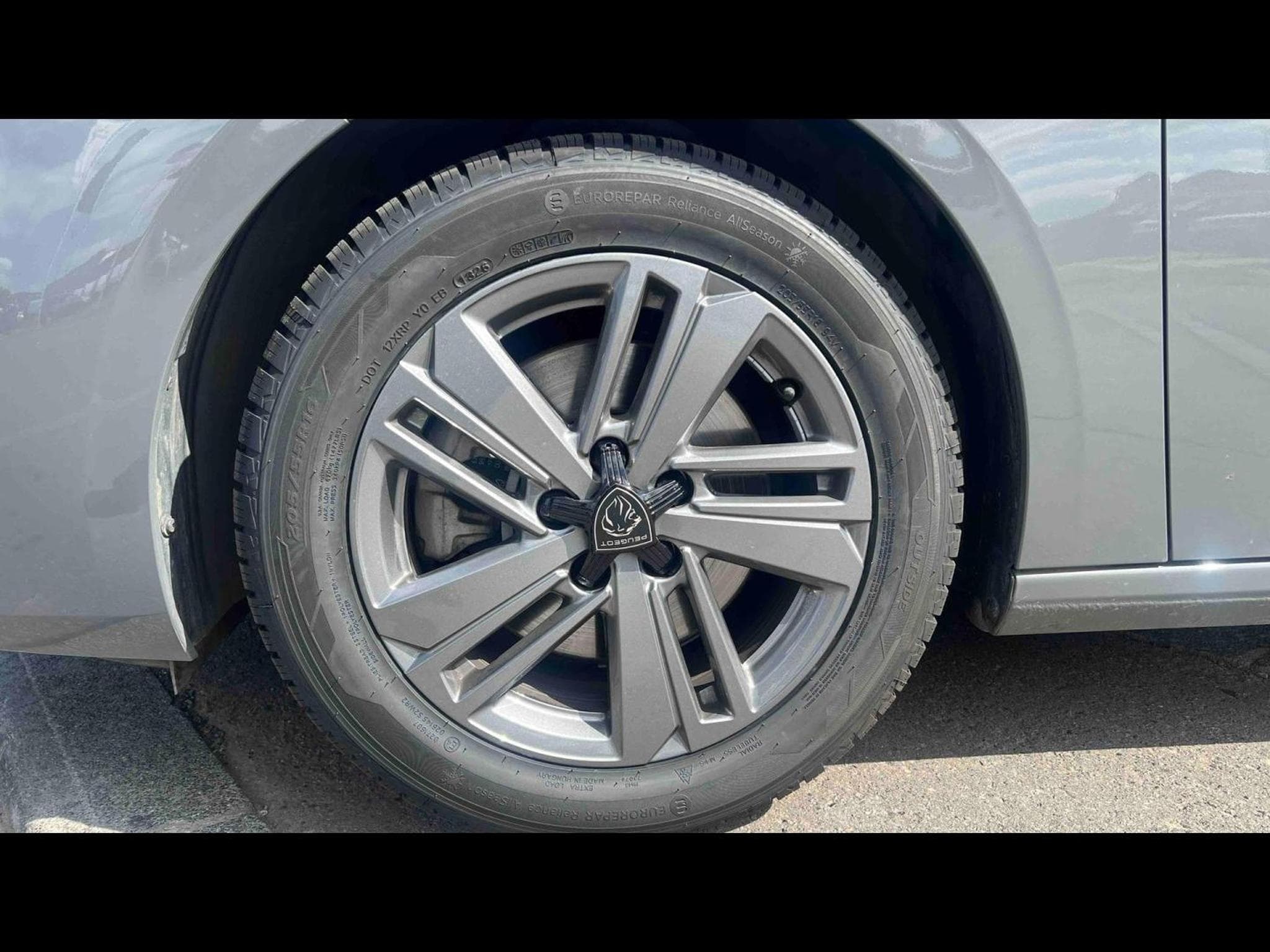 PEUGEOT 308 1.2 Hybrid 136ch Allure e-DCS6 (2024) - Foto 11