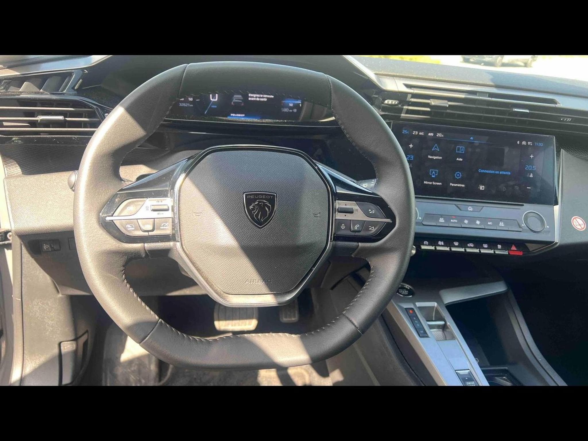 PEUGEOT 308 1.2 Hybrid 136ch Allure e-DCS6 (2024) - Foto 6