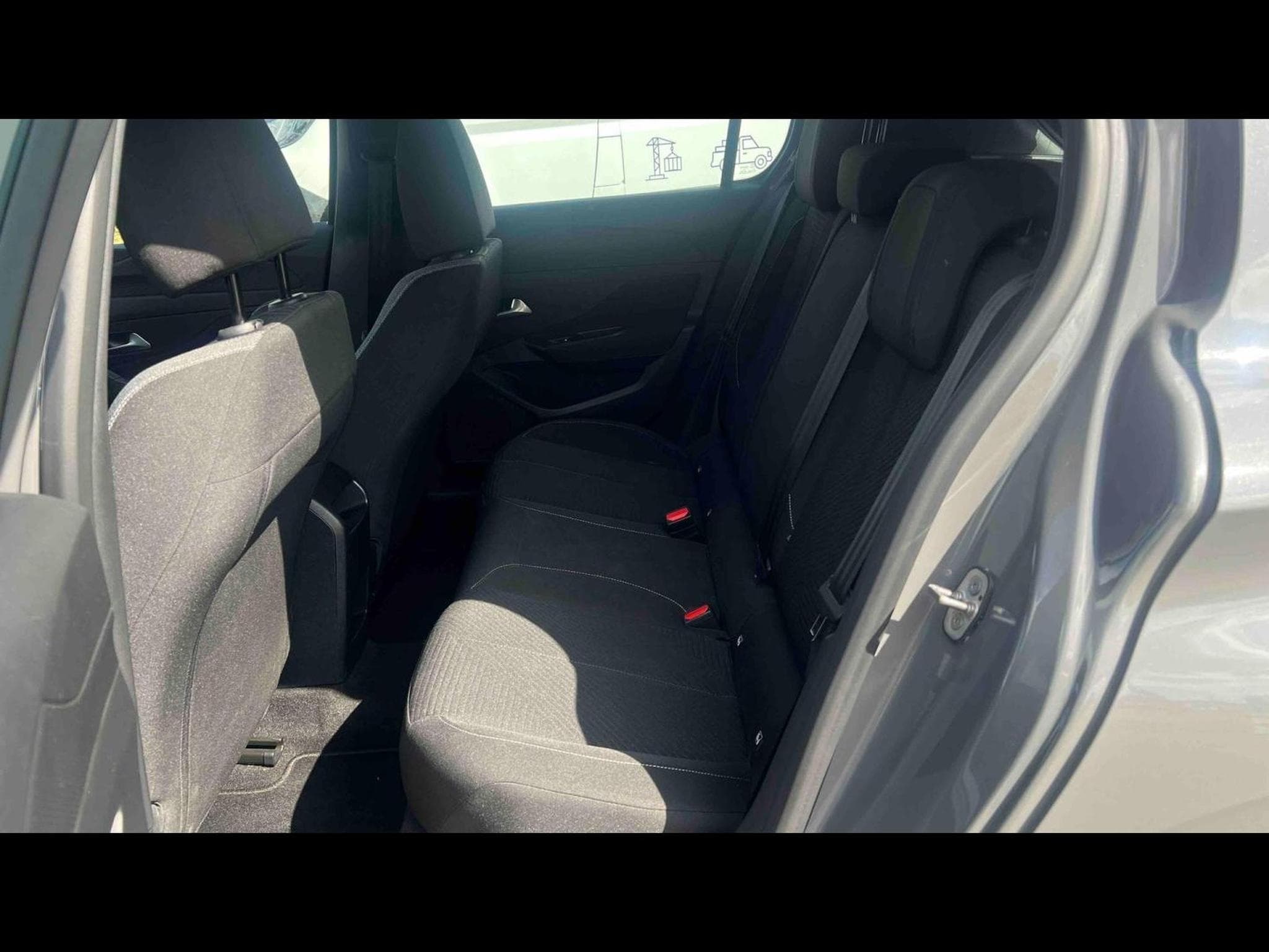 PEUGEOT 308 1.2 Hybrid 136ch Allure e-DCS6 (2024) - Foto 9