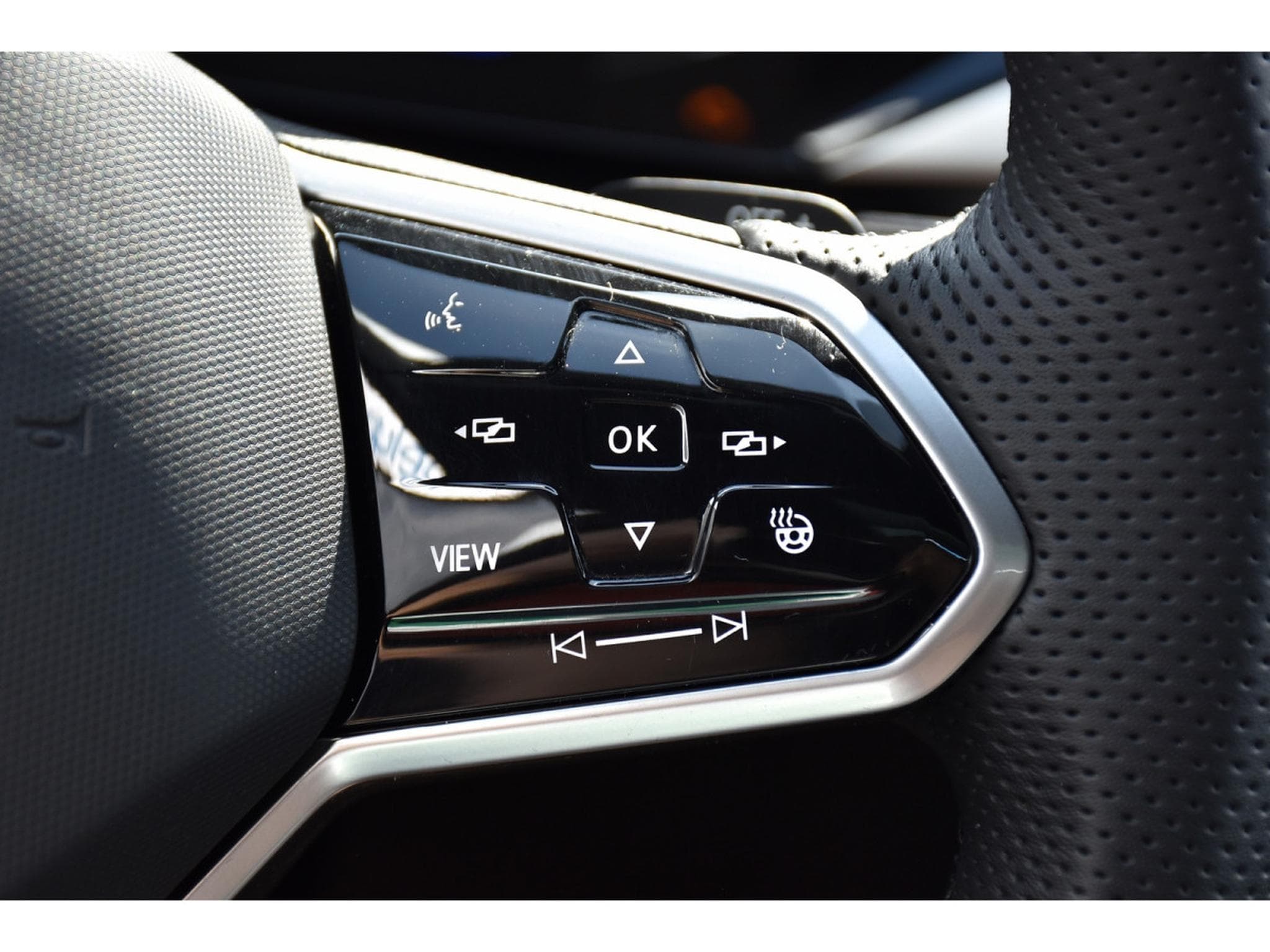 VW Arteon Shooting Brake 2.0 TDI 4Motion R-Line DSG CHFF ADD PANO 360° (2021) - Foto 18