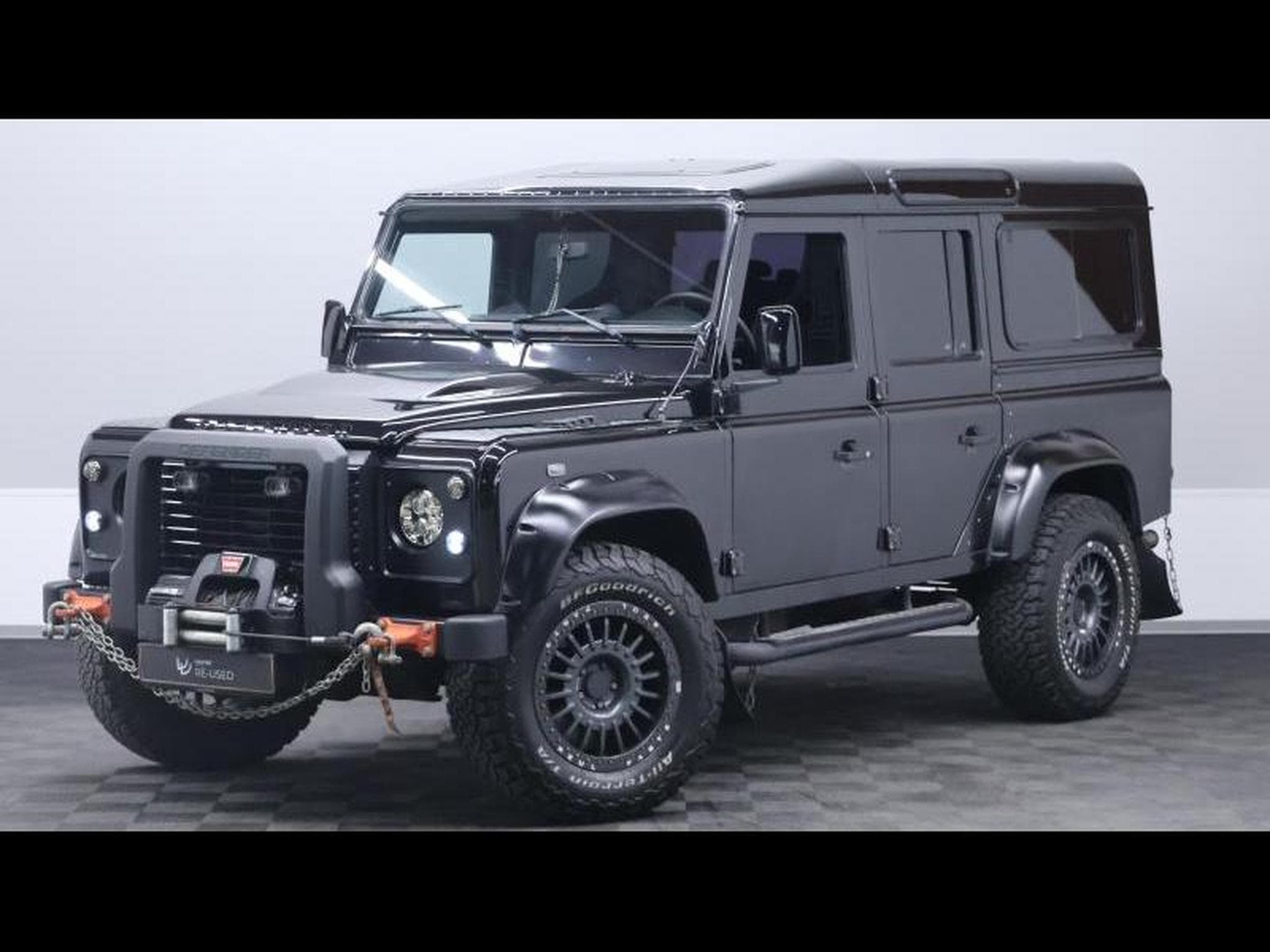 Land-Rover Defender 110 TD4 SVX AWD (2008) - Photo 1