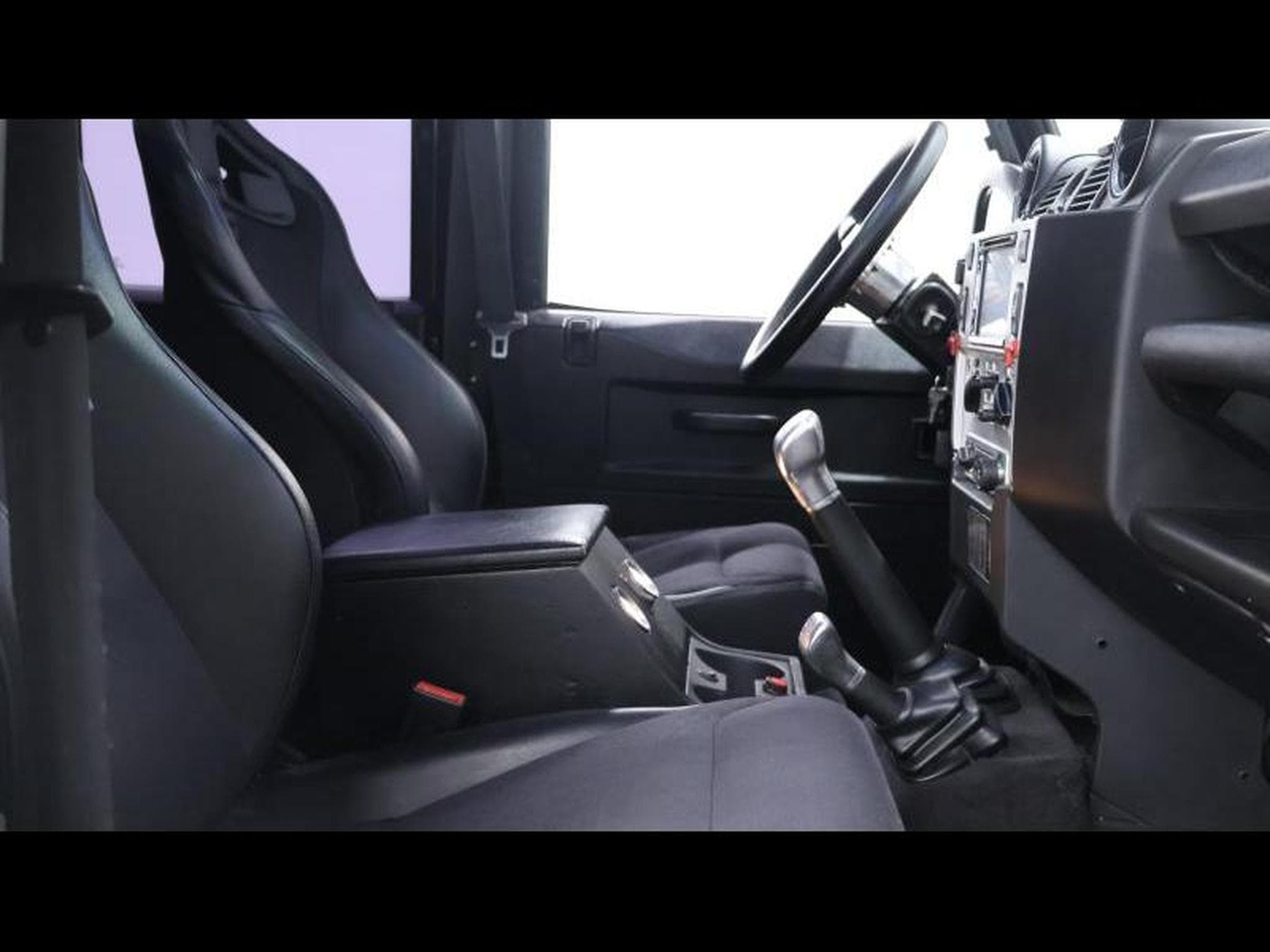 Land-Rover Defender 110 TD4 SVX AWD (2008) - Photo 12