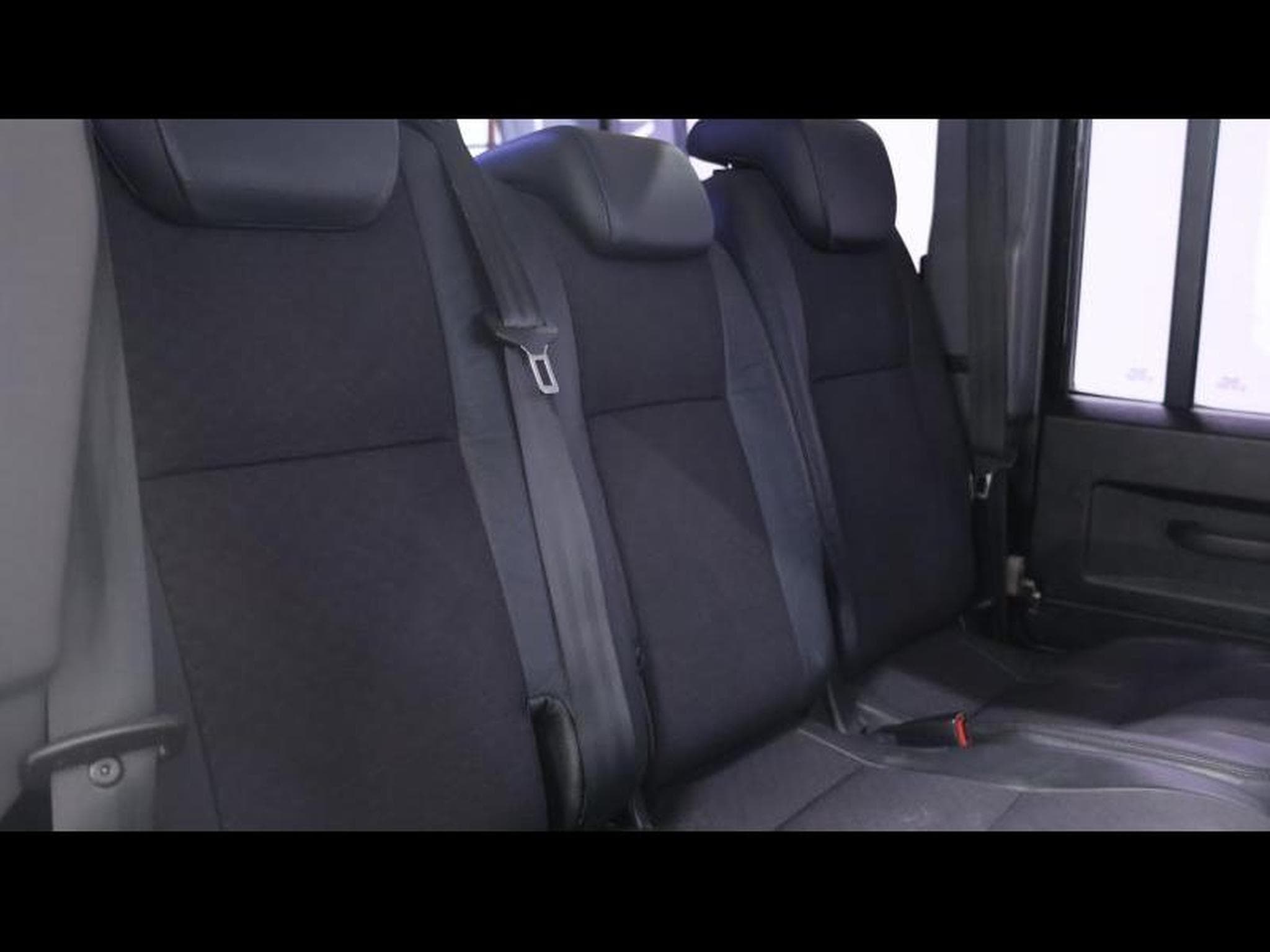 Land-Rover Defender 110 TD4 SVX AWD (2008) - Photo 15