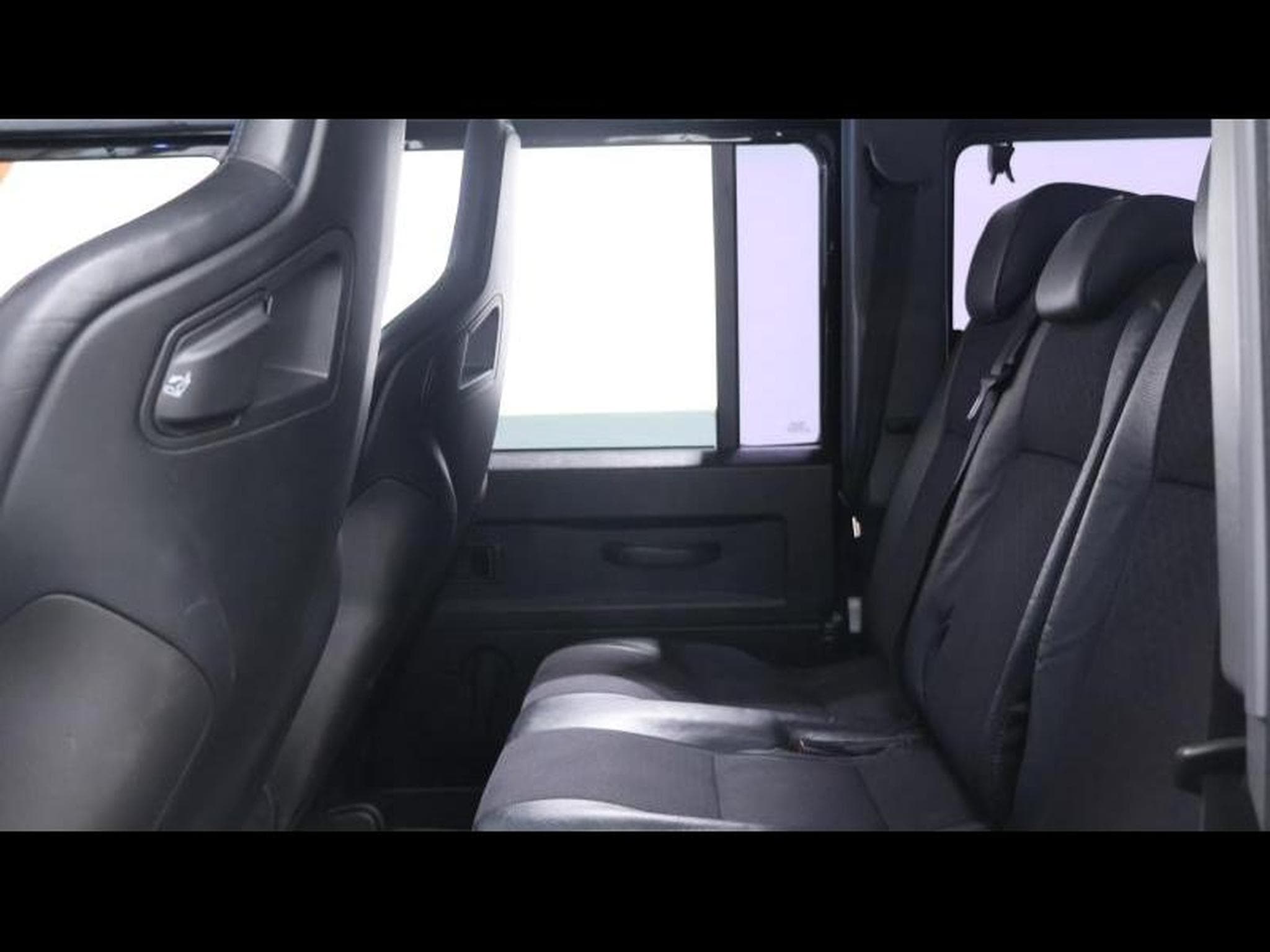 Land-Rover Defender 110 TD4 SVX AWD (2008) - Photo 18