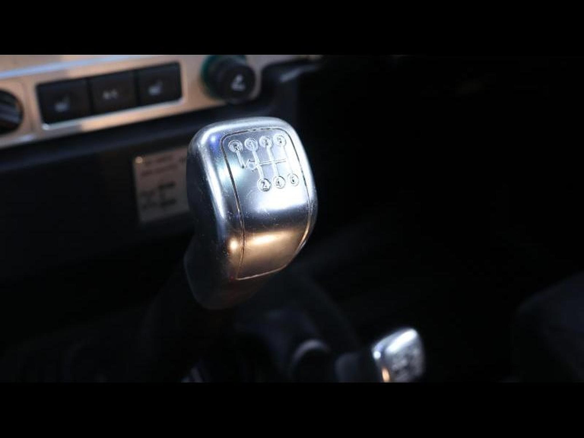 Land-Rover Defender 110 TD4 SVX AWD (2008) - Photo 22