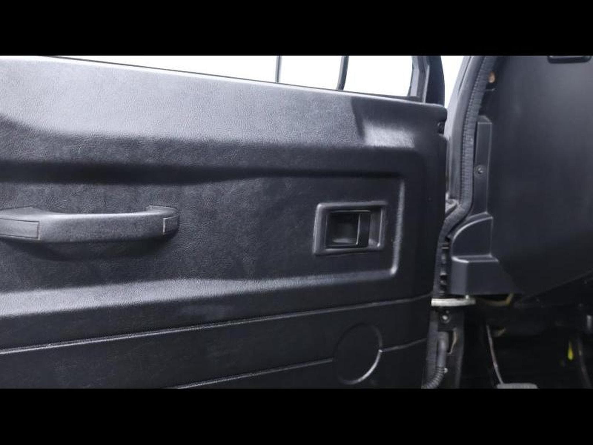 Land-Rover Defender 110 TD4 SVX AWD (2008) - Photo 30