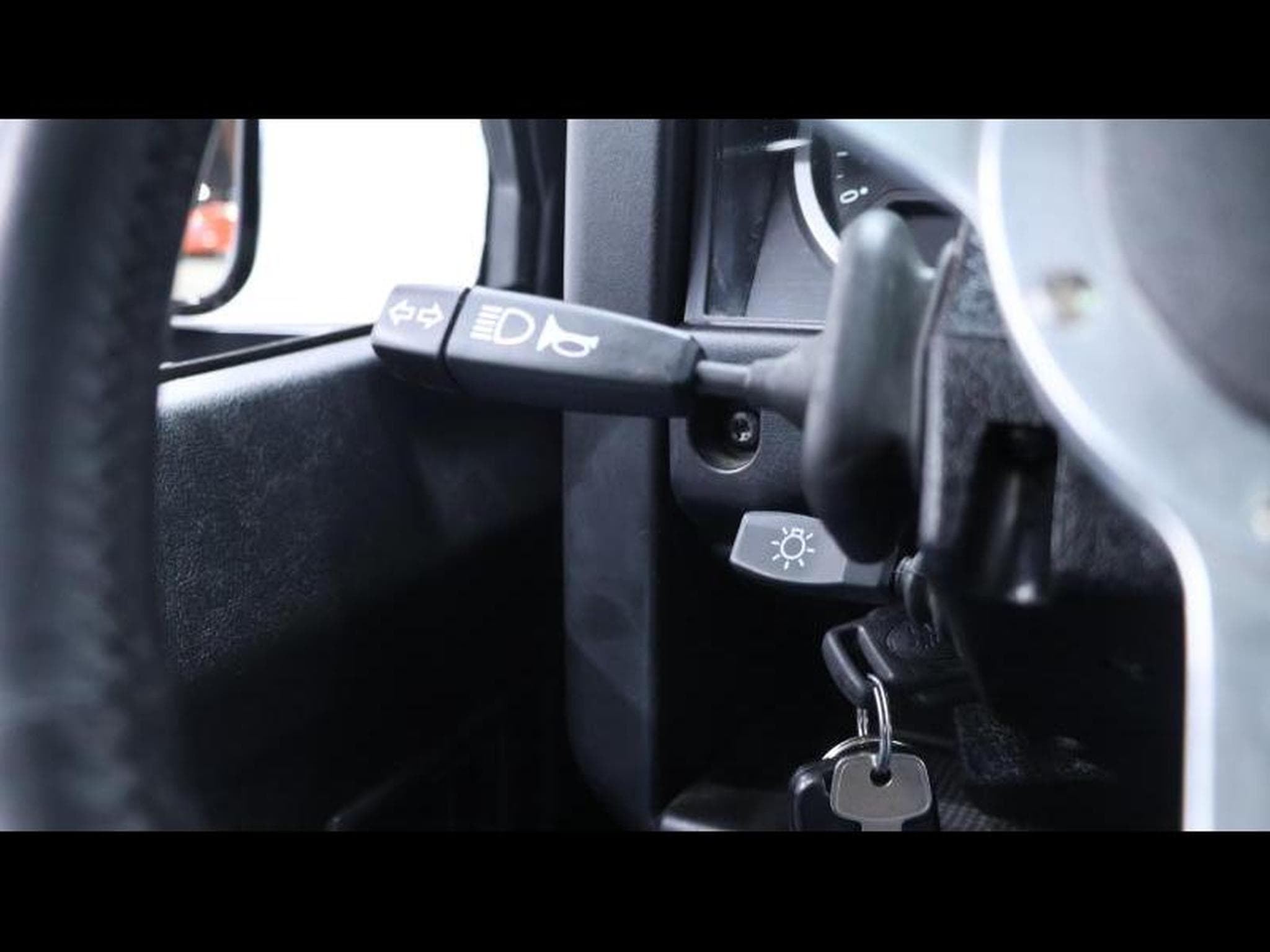 Land-Rover Defender 110 TD4 SVX AWD (2008) - Photo 34
