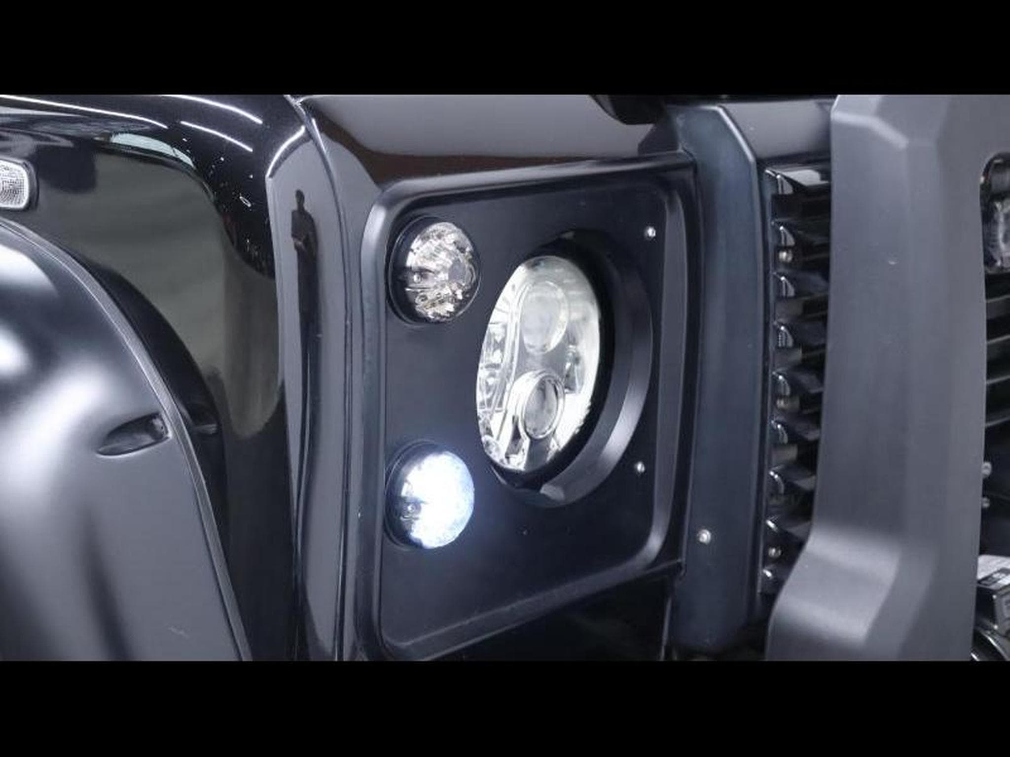 Land-Rover Defender 110 TD4 SVX AWD (2008) - Photo 8