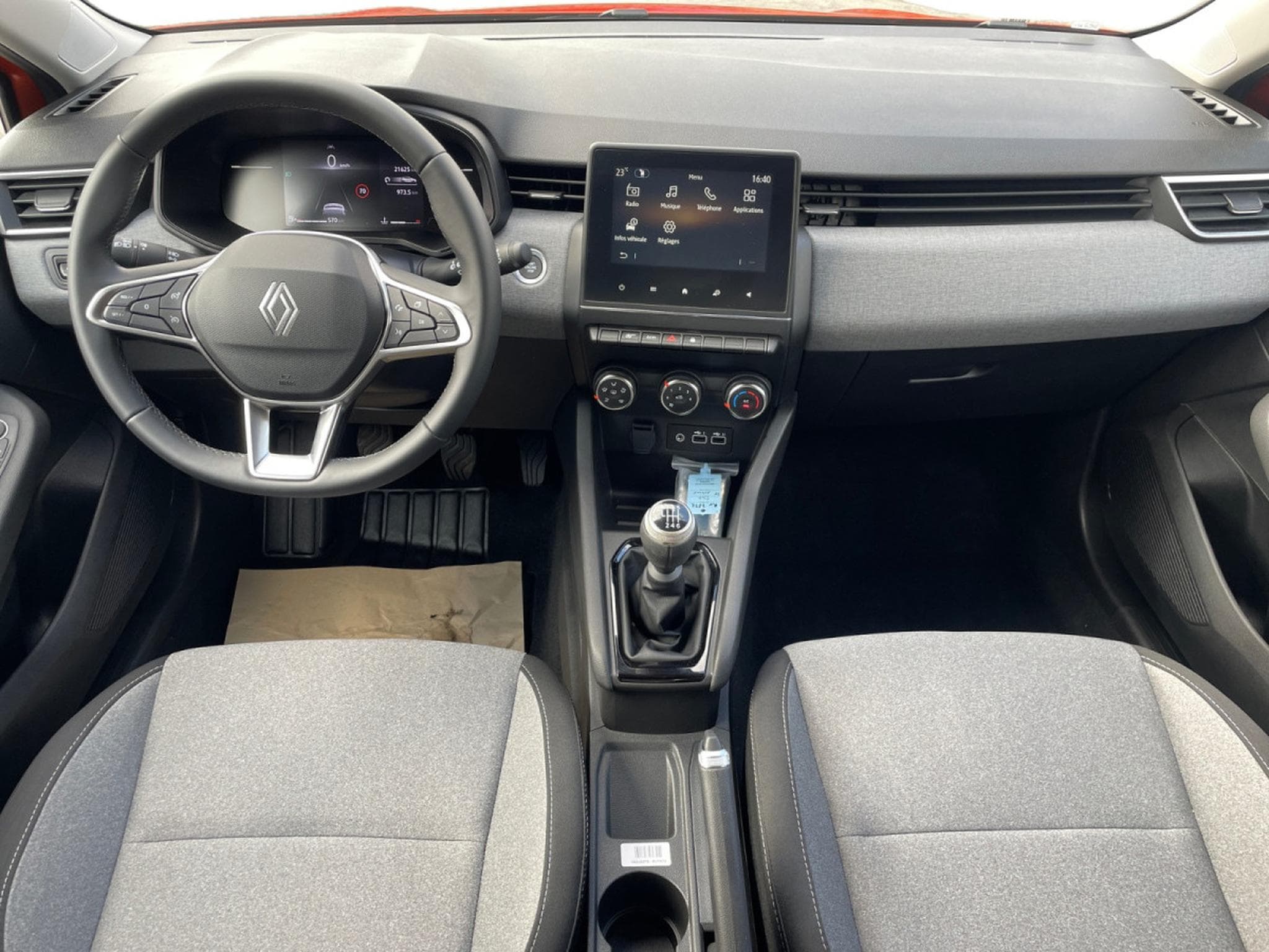 Renault Clio 1.0 TCe Evolution (2025) - Photo 7