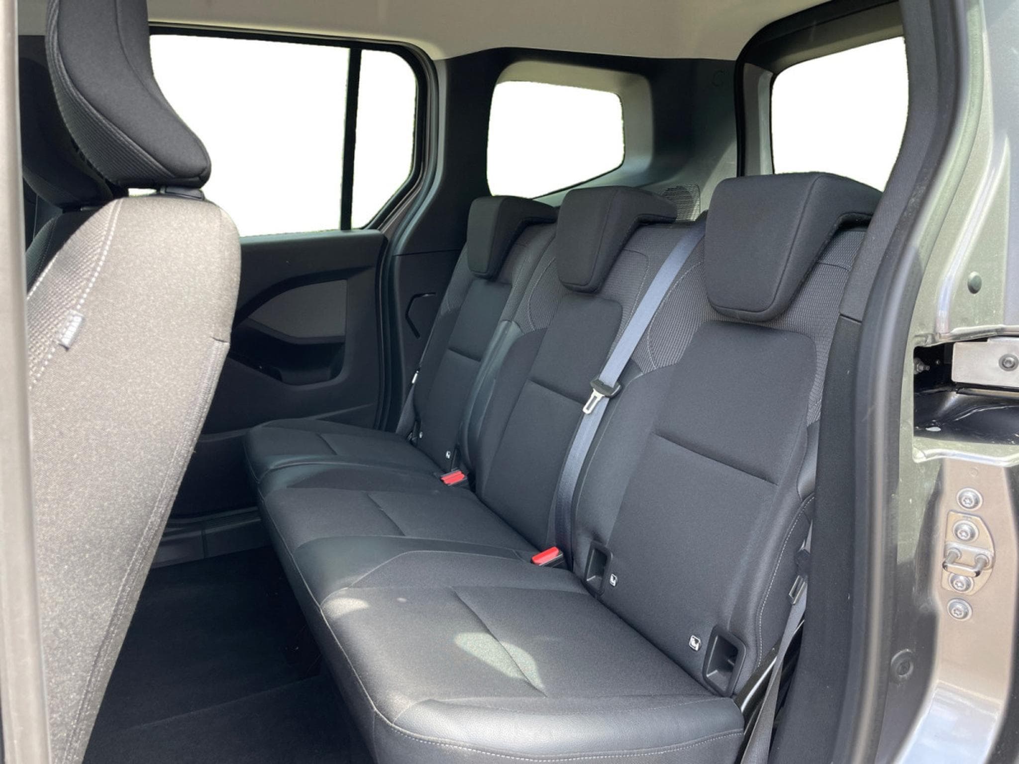 Renault Kangoo 1.3 TCe 130 EDC Techno (2025) - Photo 8