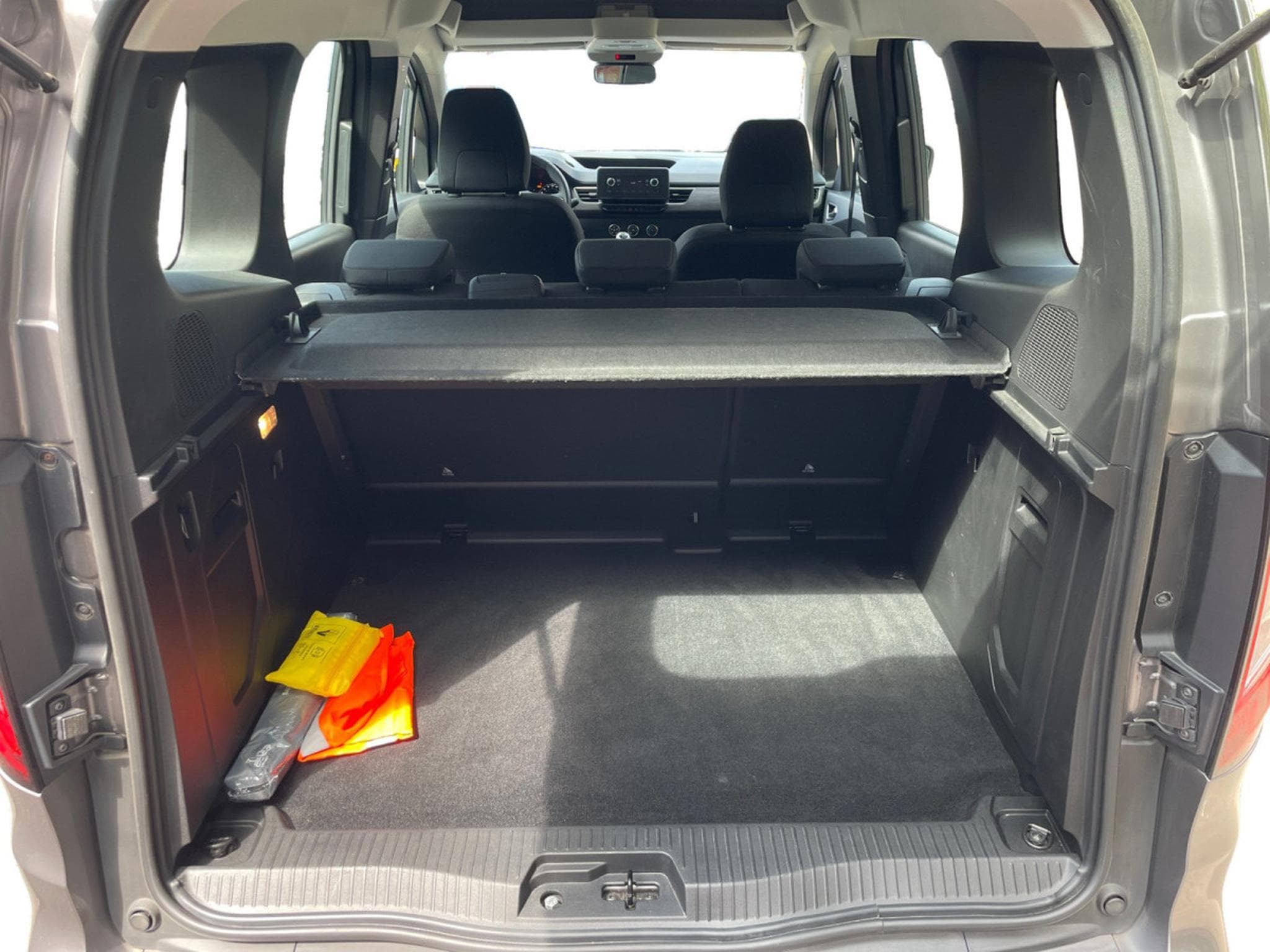 Renault Kangoo 1.3 TCe 130 EDC Techno (2025) - Photo 9