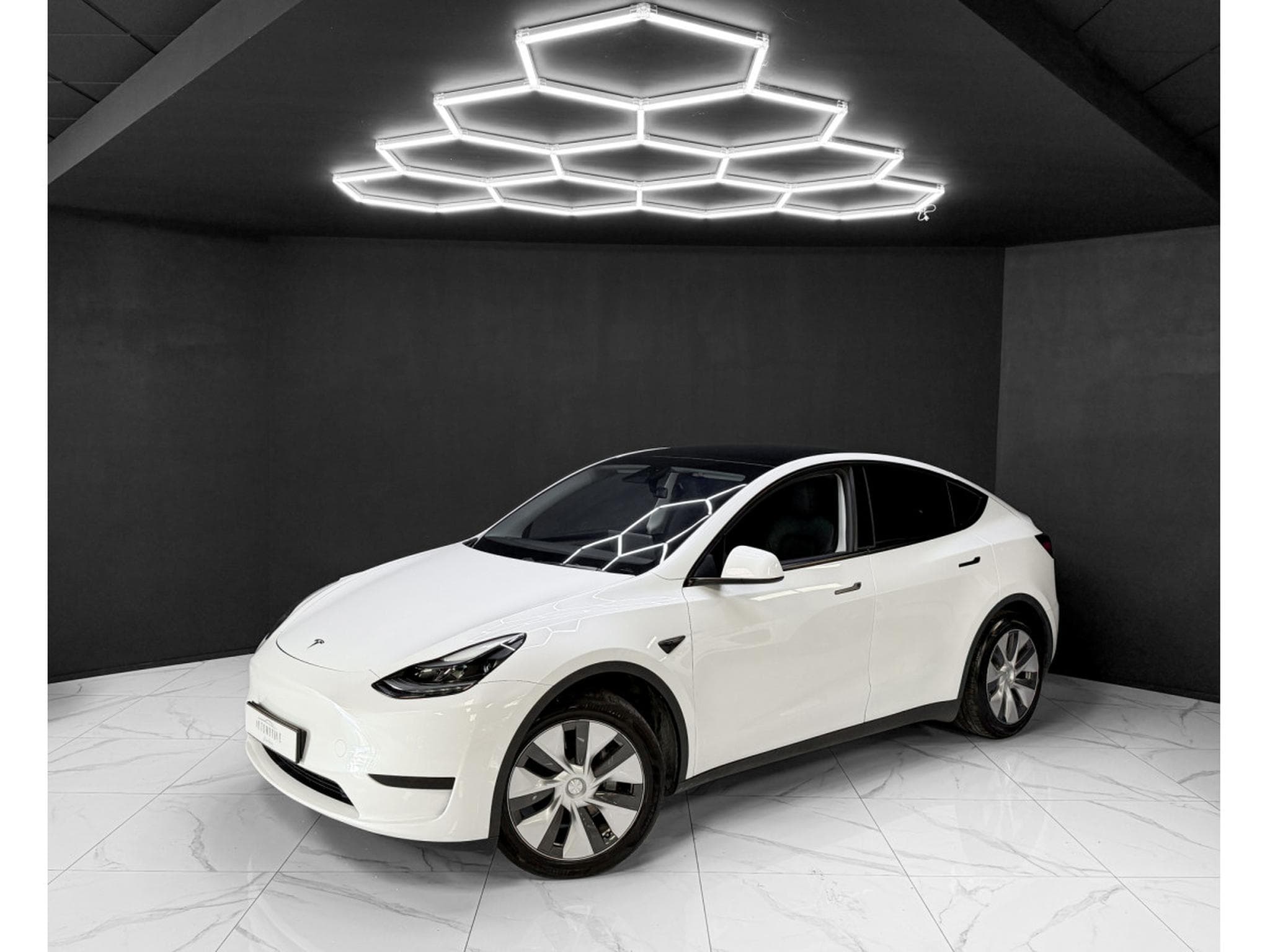 Tesla Model Y RWD (2023) - Photo 1