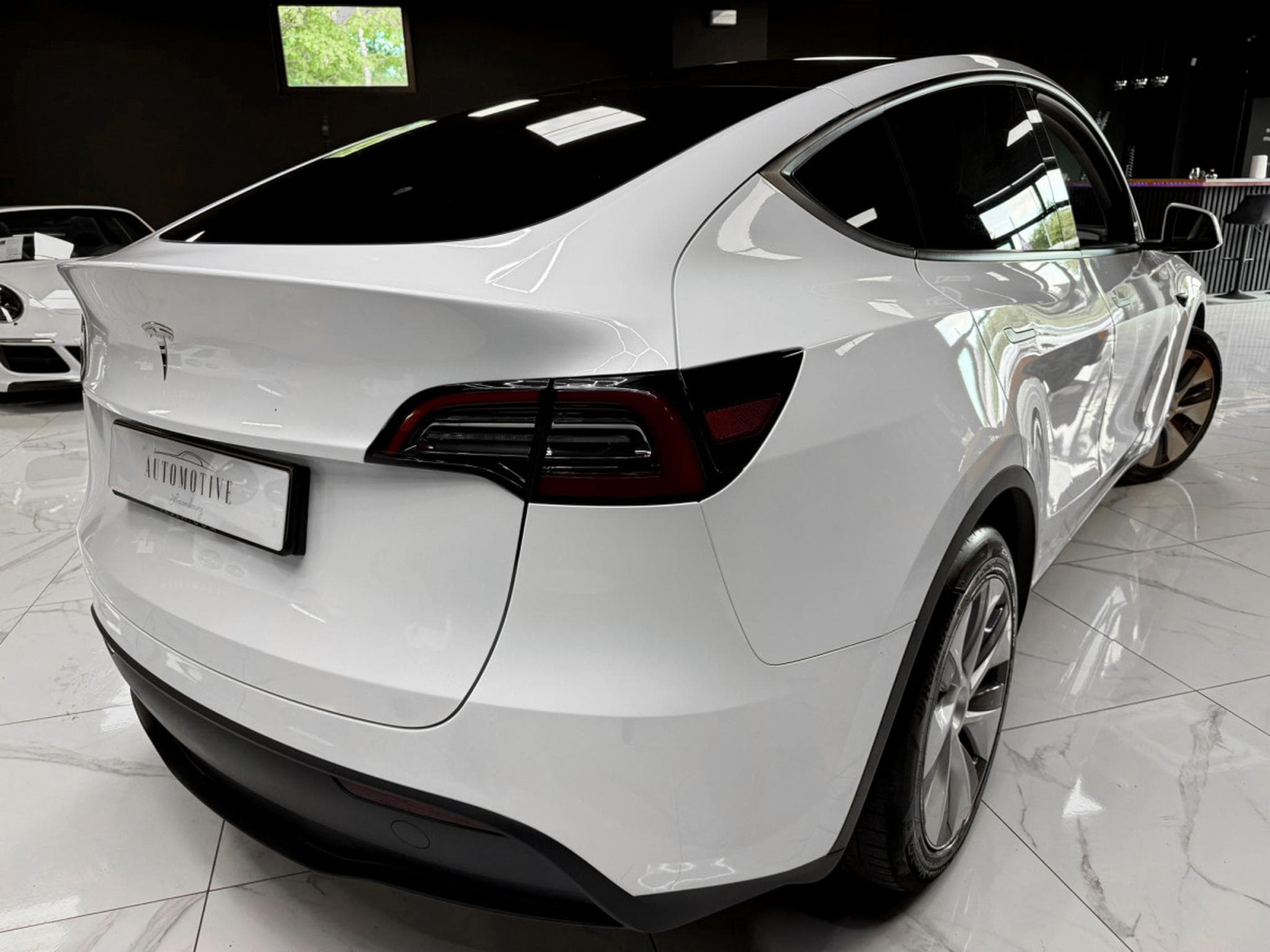 Tesla Model Y RWD (2023) - Photo 10