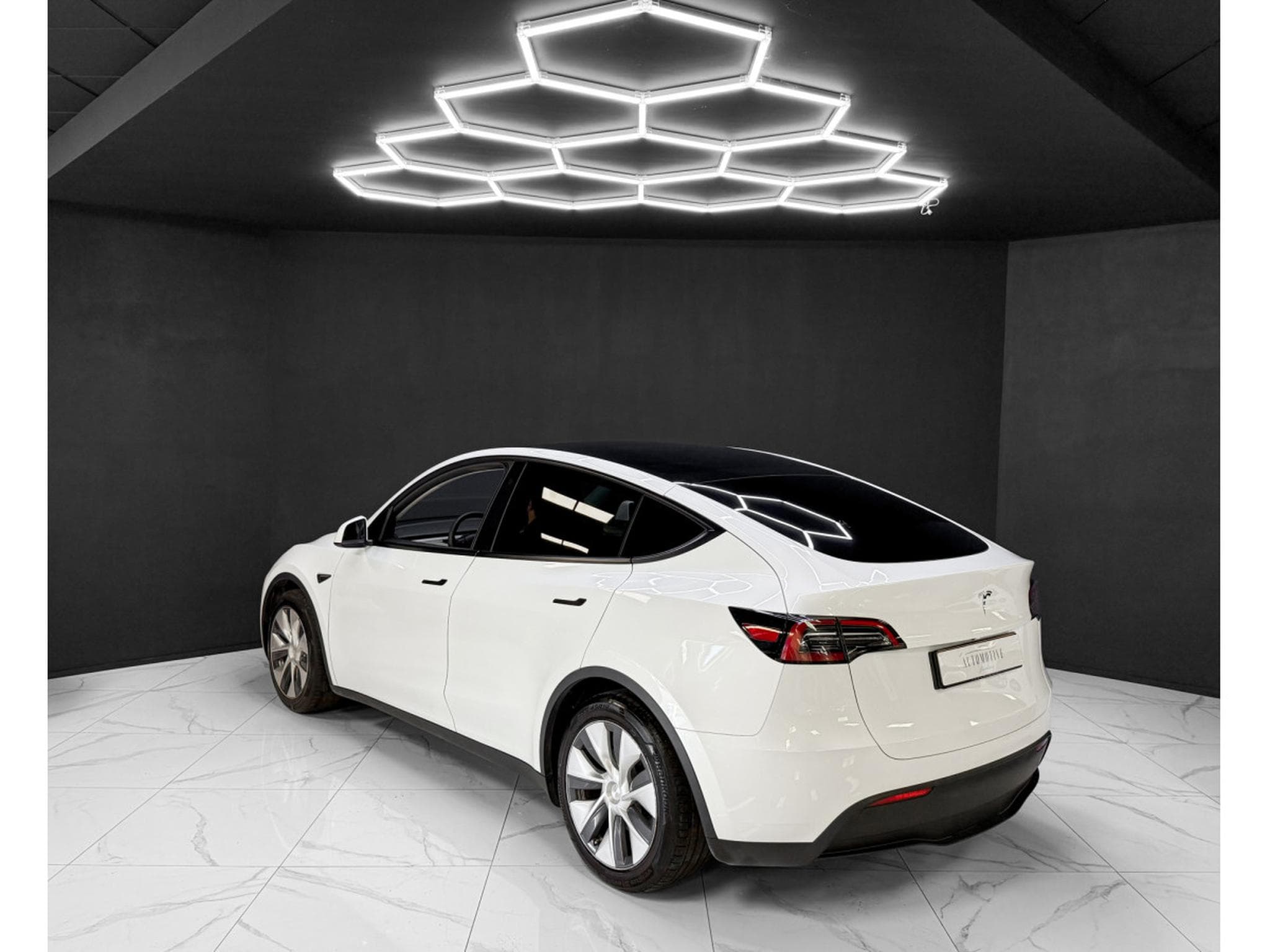 Tesla Model Y RWD (2023) - Photo 3