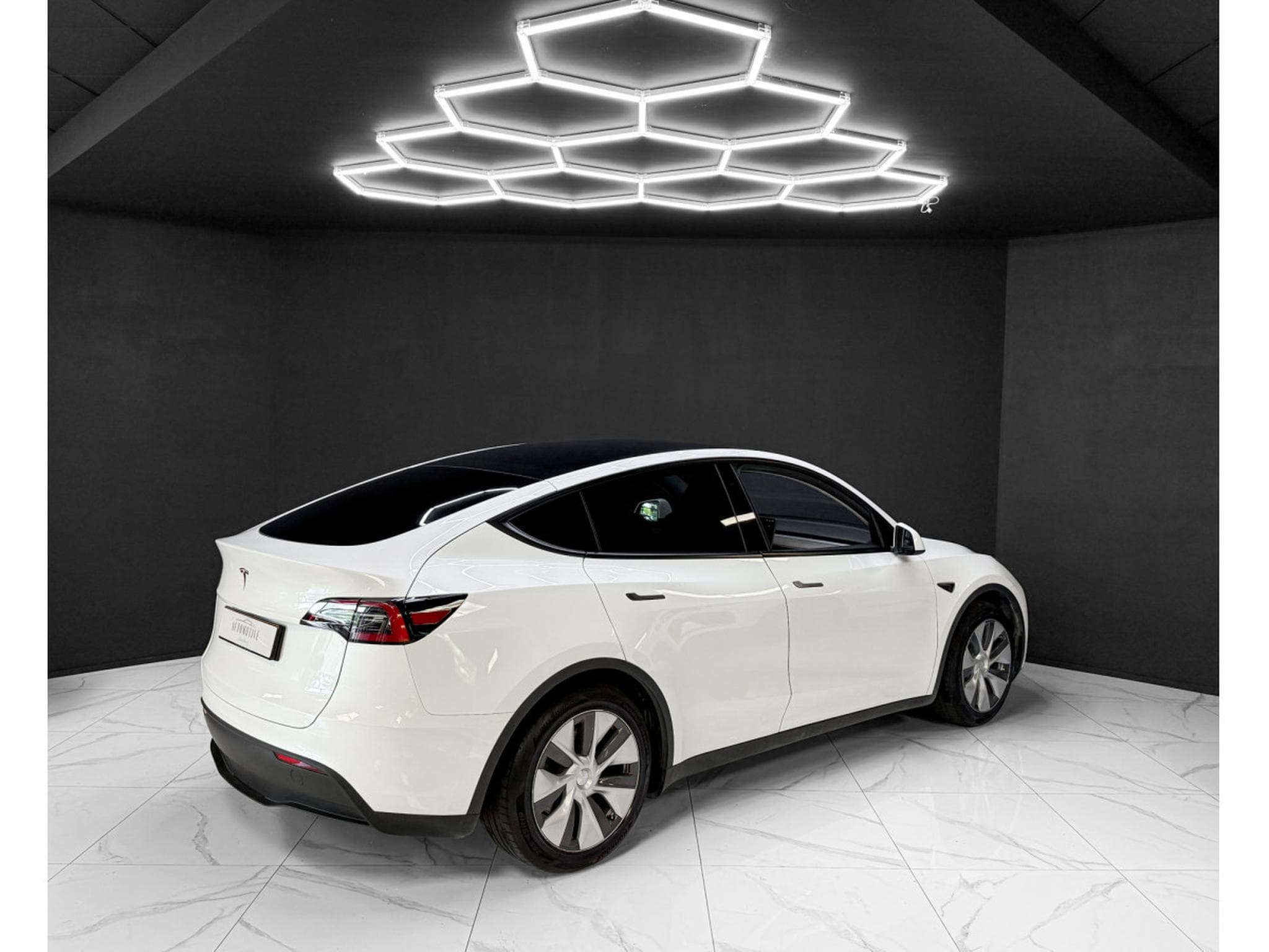 Tesla Model Y RWD (2023) - Photo 5