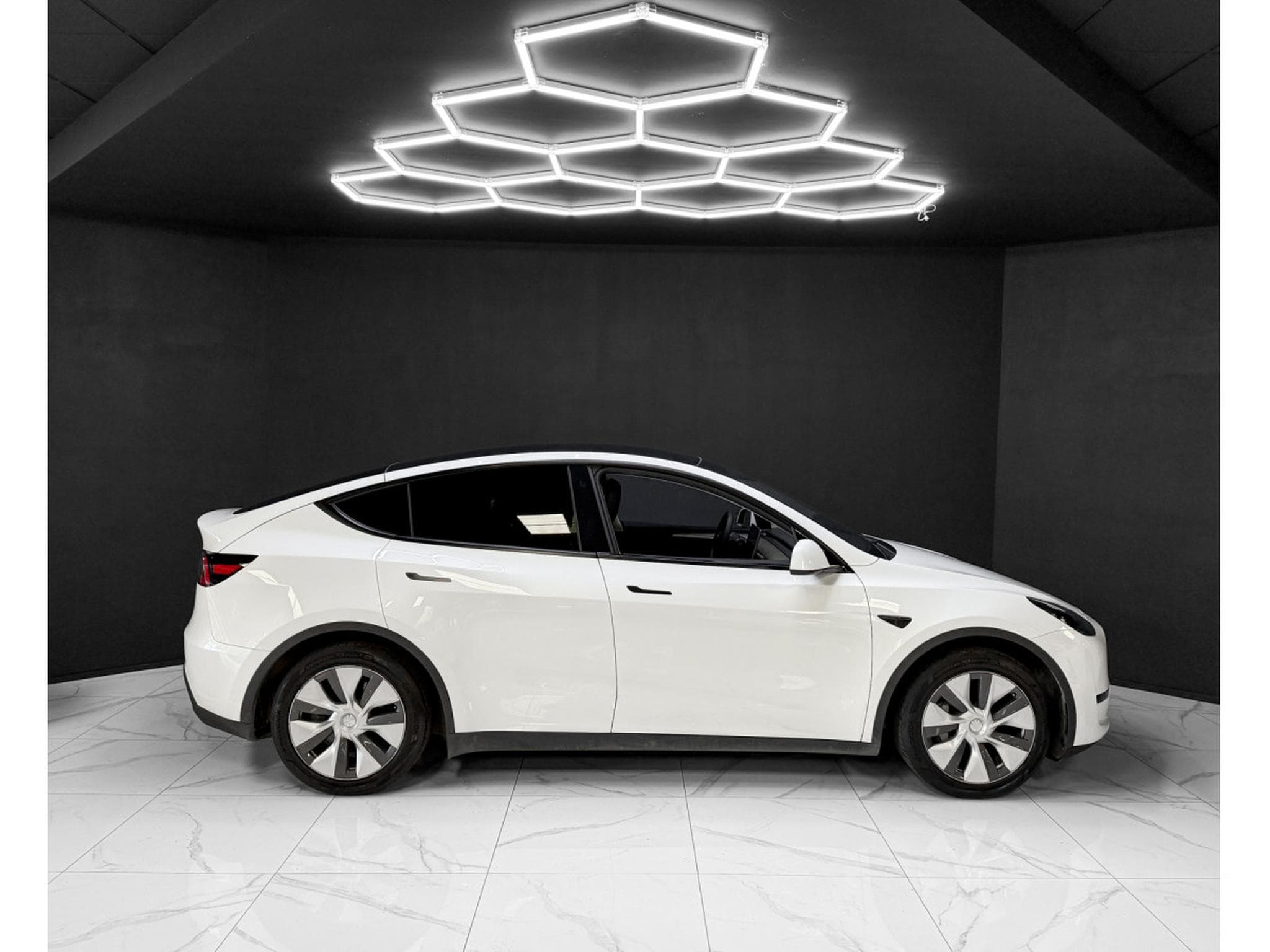 Tesla Model Y RWD (2023) - Photo 6